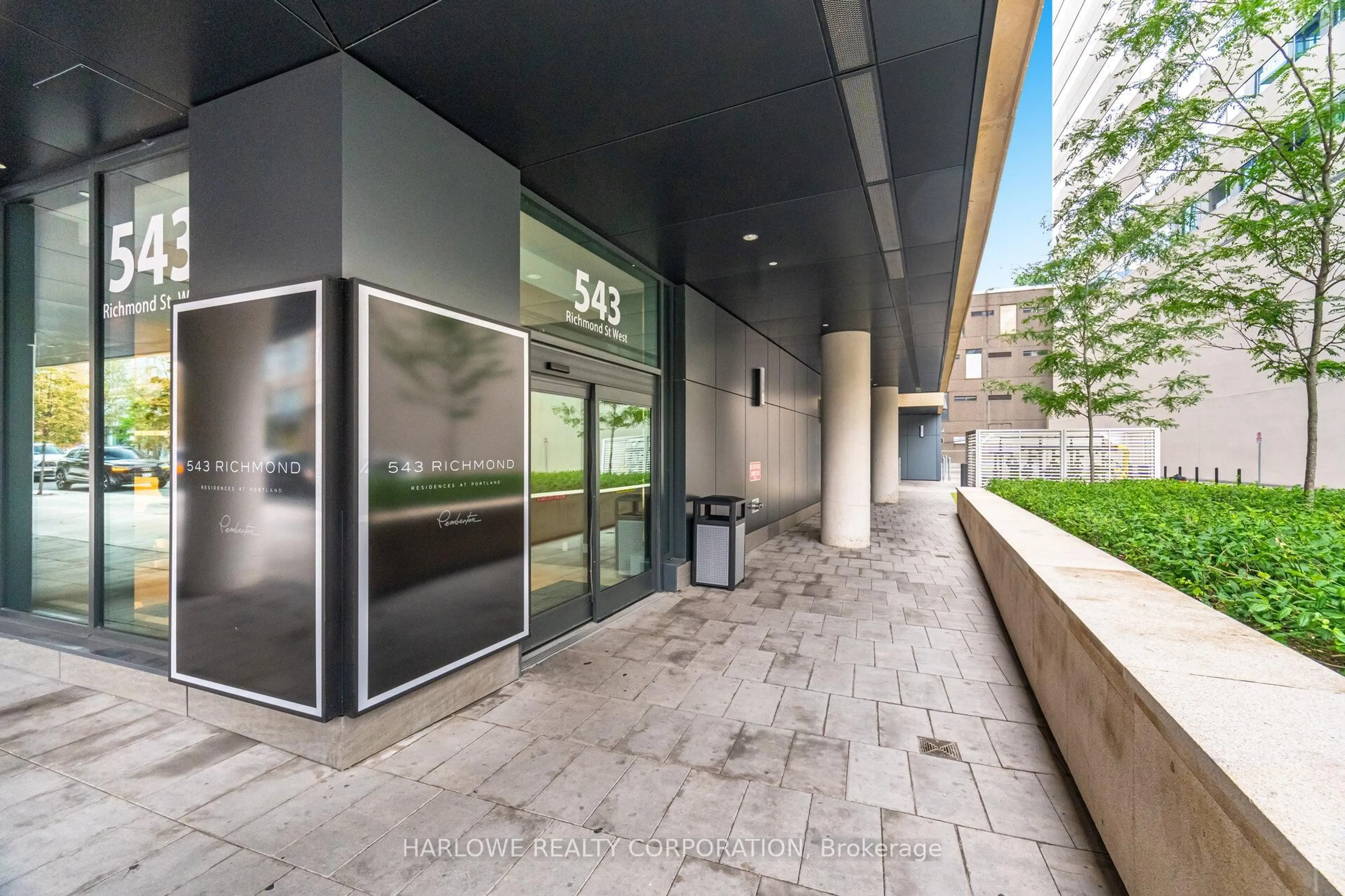 Indoor foyer for 543 Richmond St #924, Toronto Ontario M5V 0W9