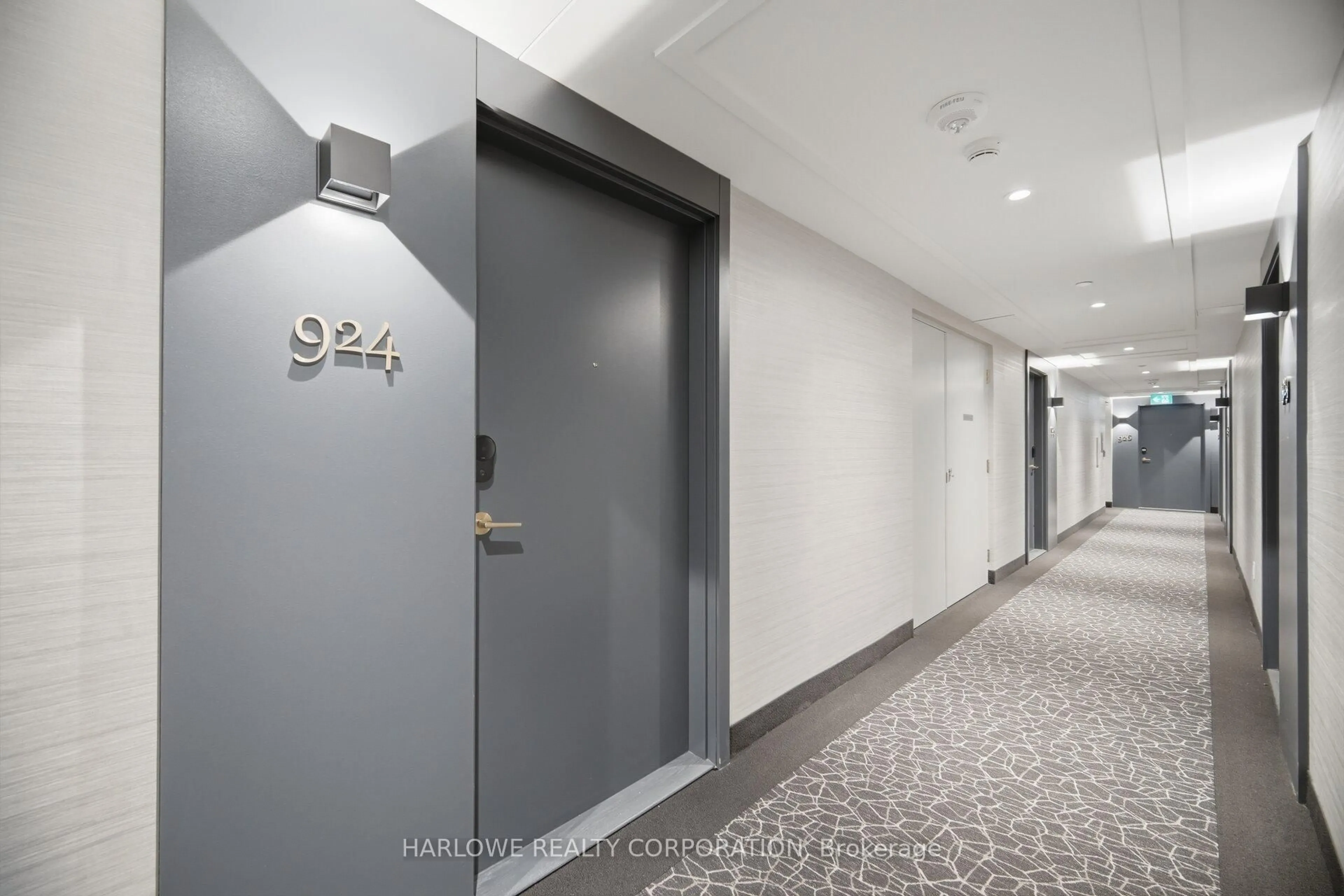 Indoor foyer for 543 Richmond St #924, Toronto Ontario M5V 0W9