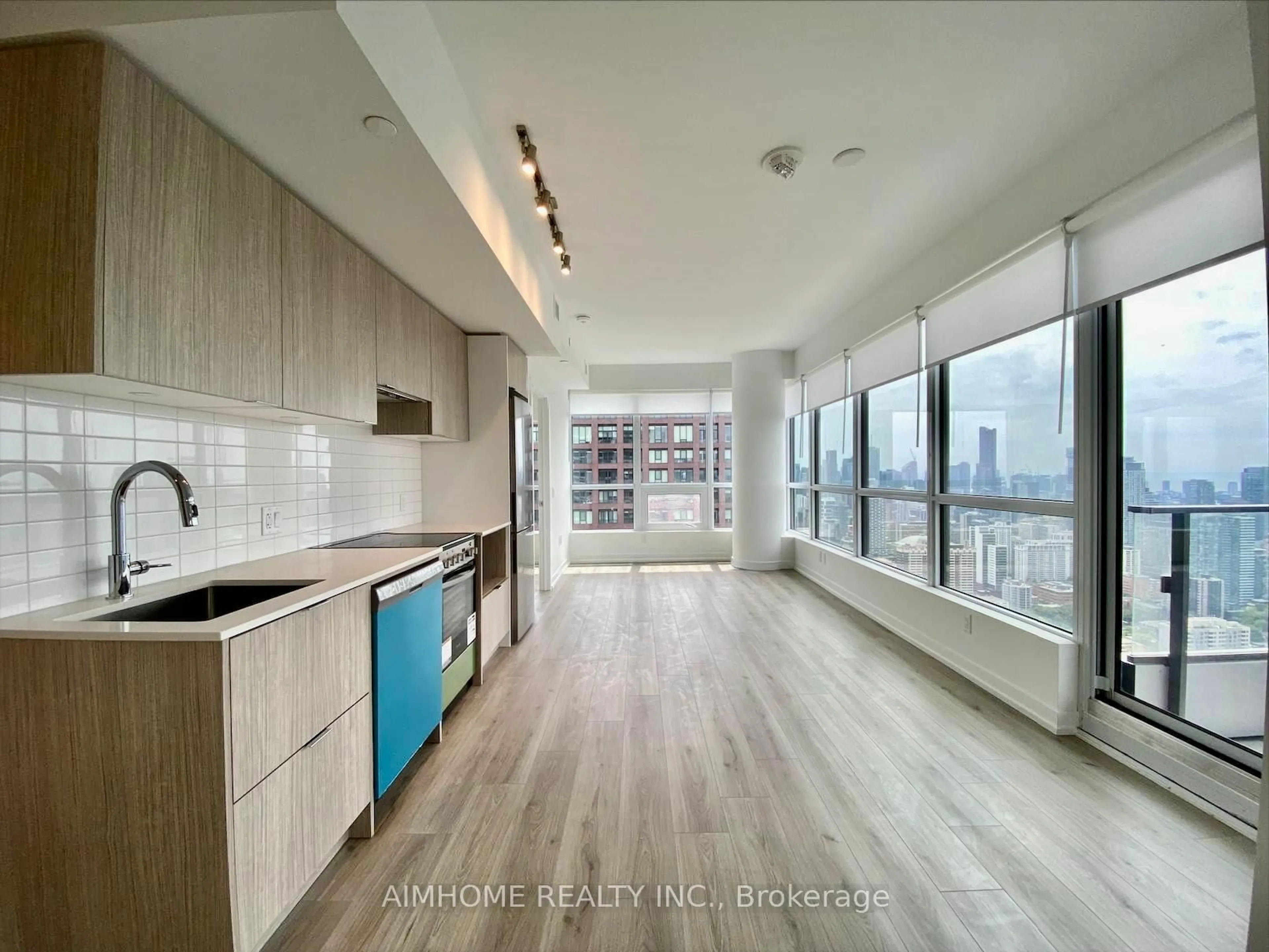Open concept kitchen, unknown for 395 Bloor St #4902, Toronto Ontario M4W 1H7