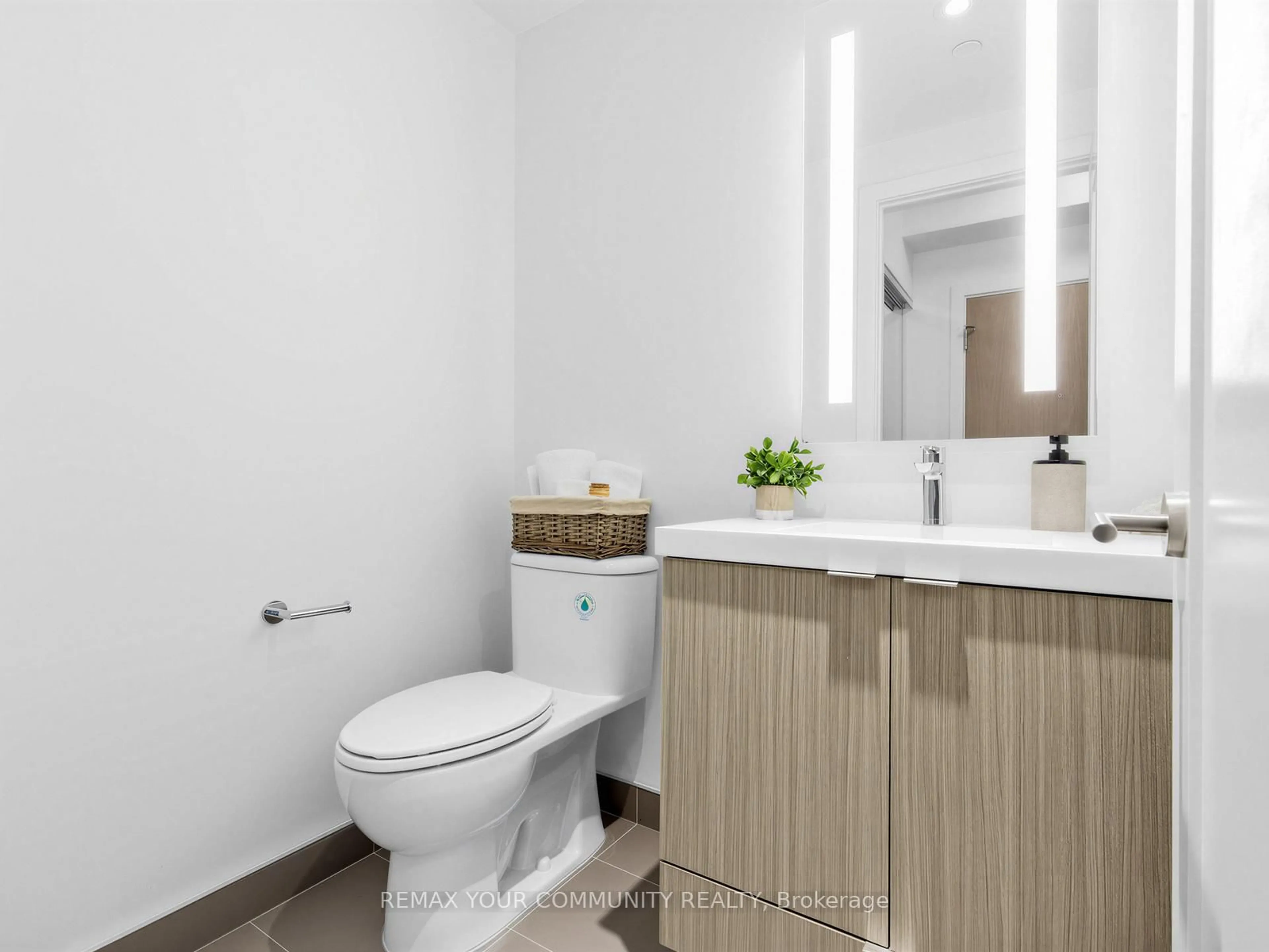 Standard bathroom, unknown for 585 Bloor St #3524, Toronto Ontario M4W 0B3