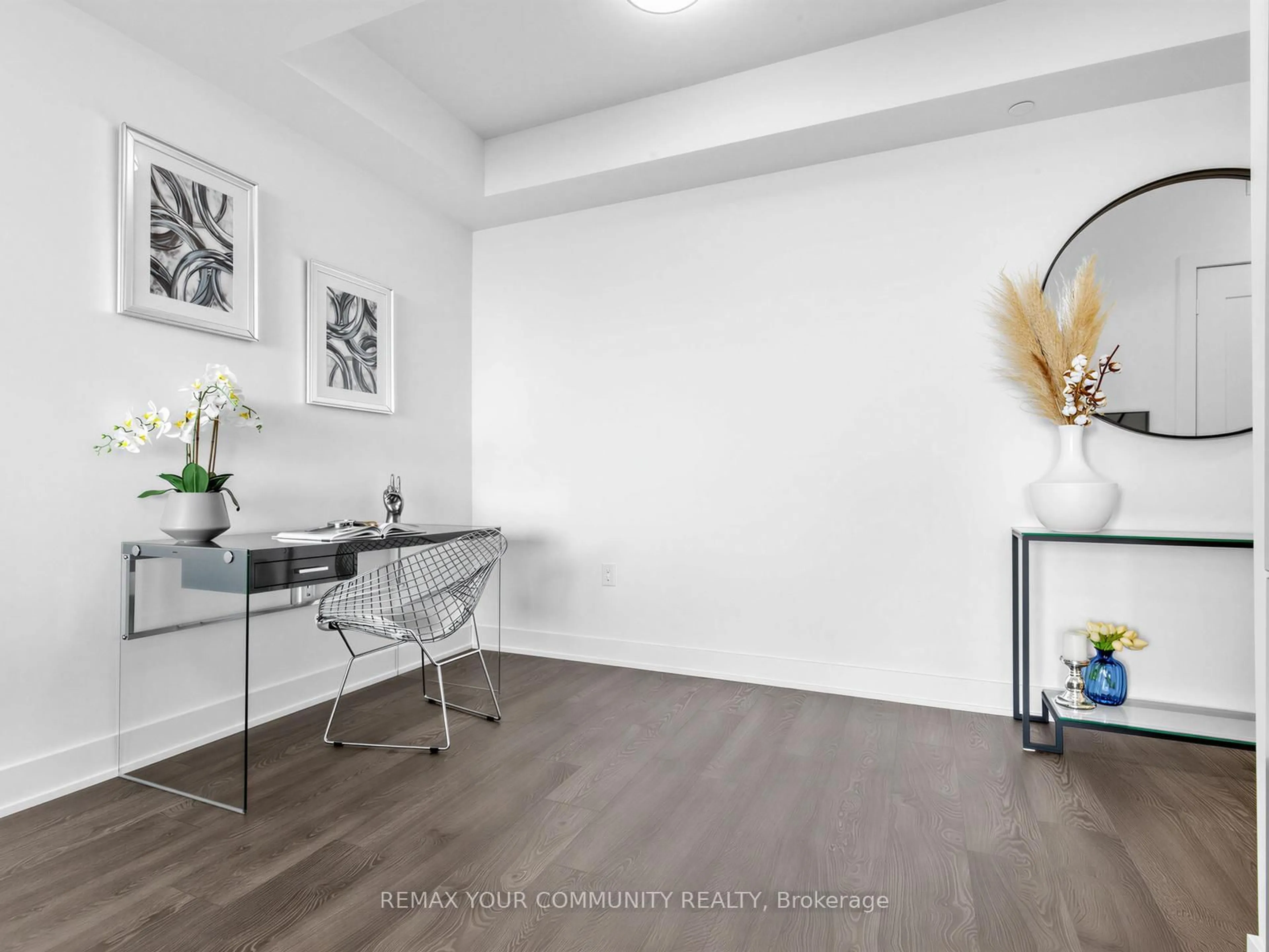 A pic of a room for 585 Bloor St #3524, Toronto Ontario M4W 0B3