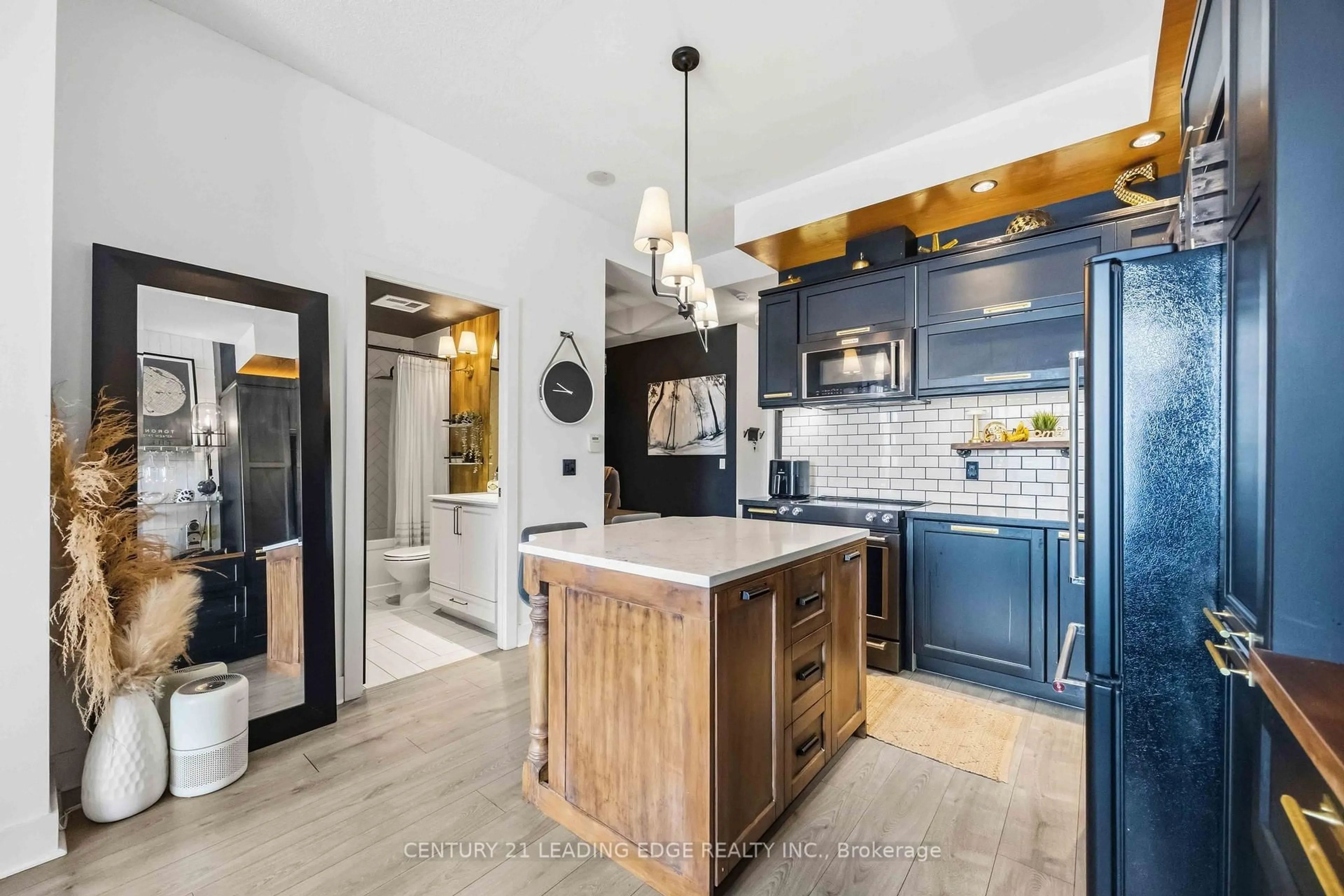 Open concept kitchen, ceramic/tile floor for 28 Linden St #2203, Toronto Ontario M4Y 0A4