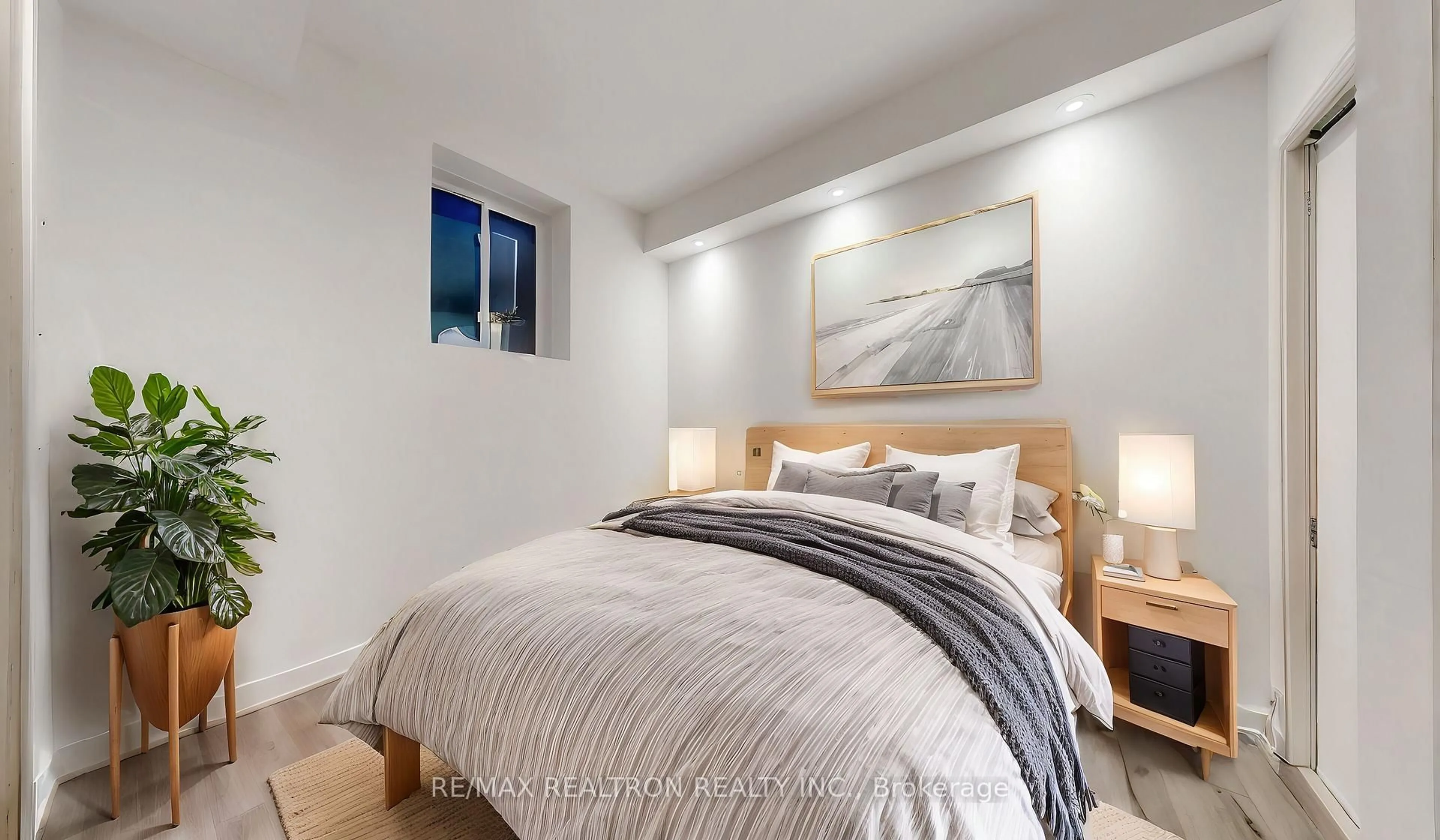 Bedroom with bed, wood/laminate floor for 260 Finch Ave #TH 1, Toronto Ontario M2N 0L3