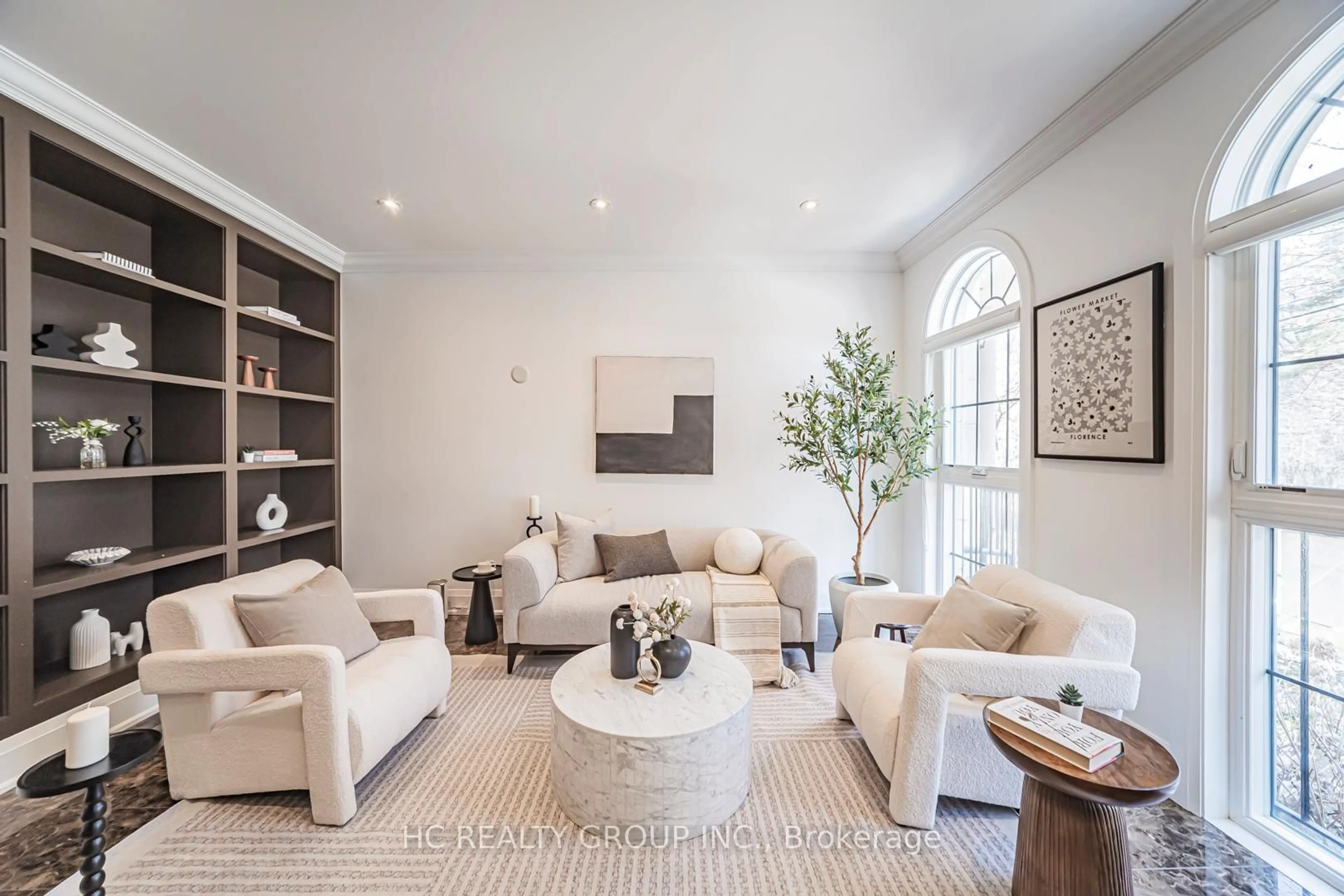 Living room with furniture, unknown for 2462 Bayview Ave, Toronto Ontario M2L 0A4