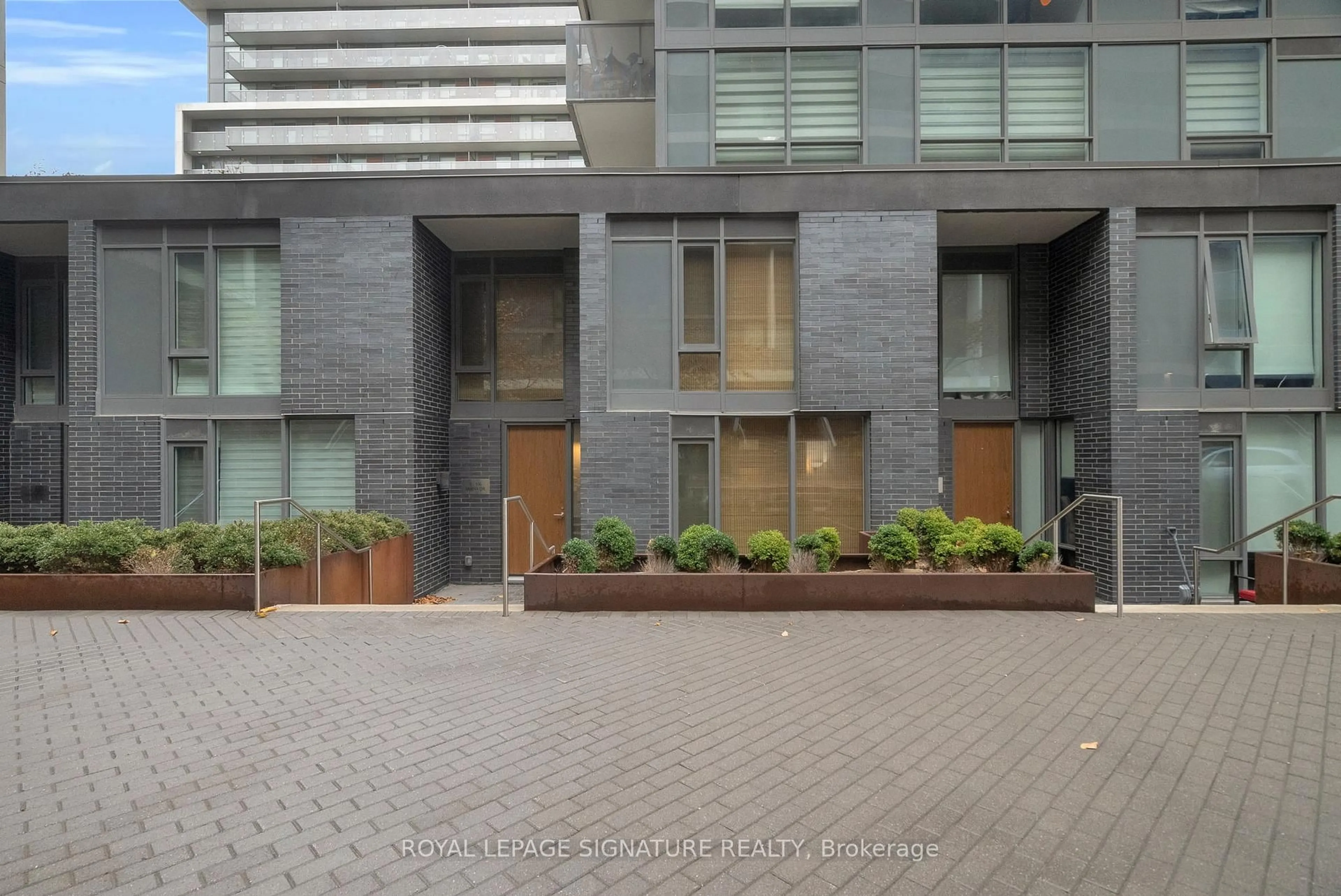 Unknown for 106 Varna Dr #8, Toronto Ontario M6A 0C8