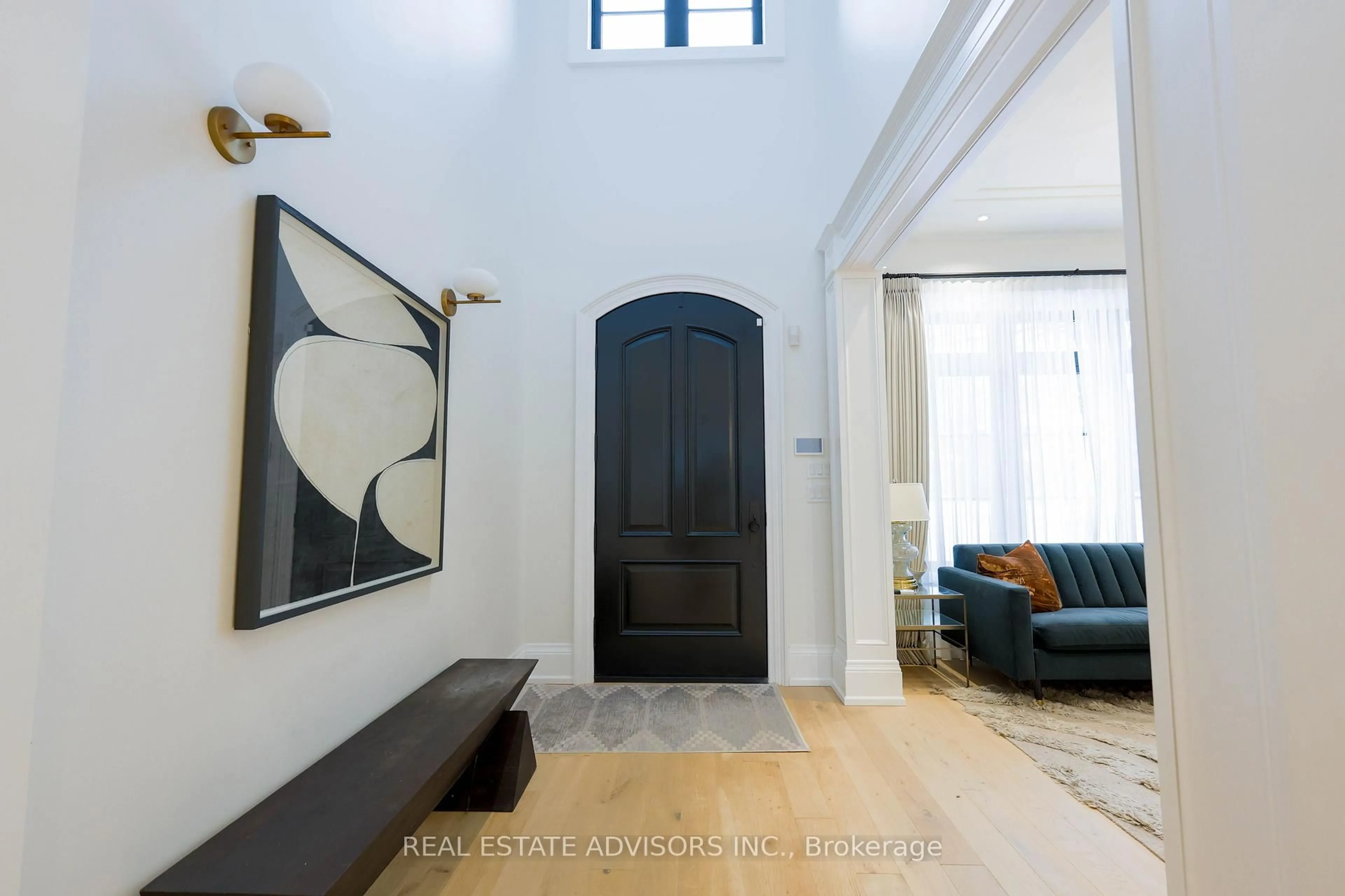 Indoor foyer for 20 Arrowstook Rd, Toronto Ontario M2K 1J9