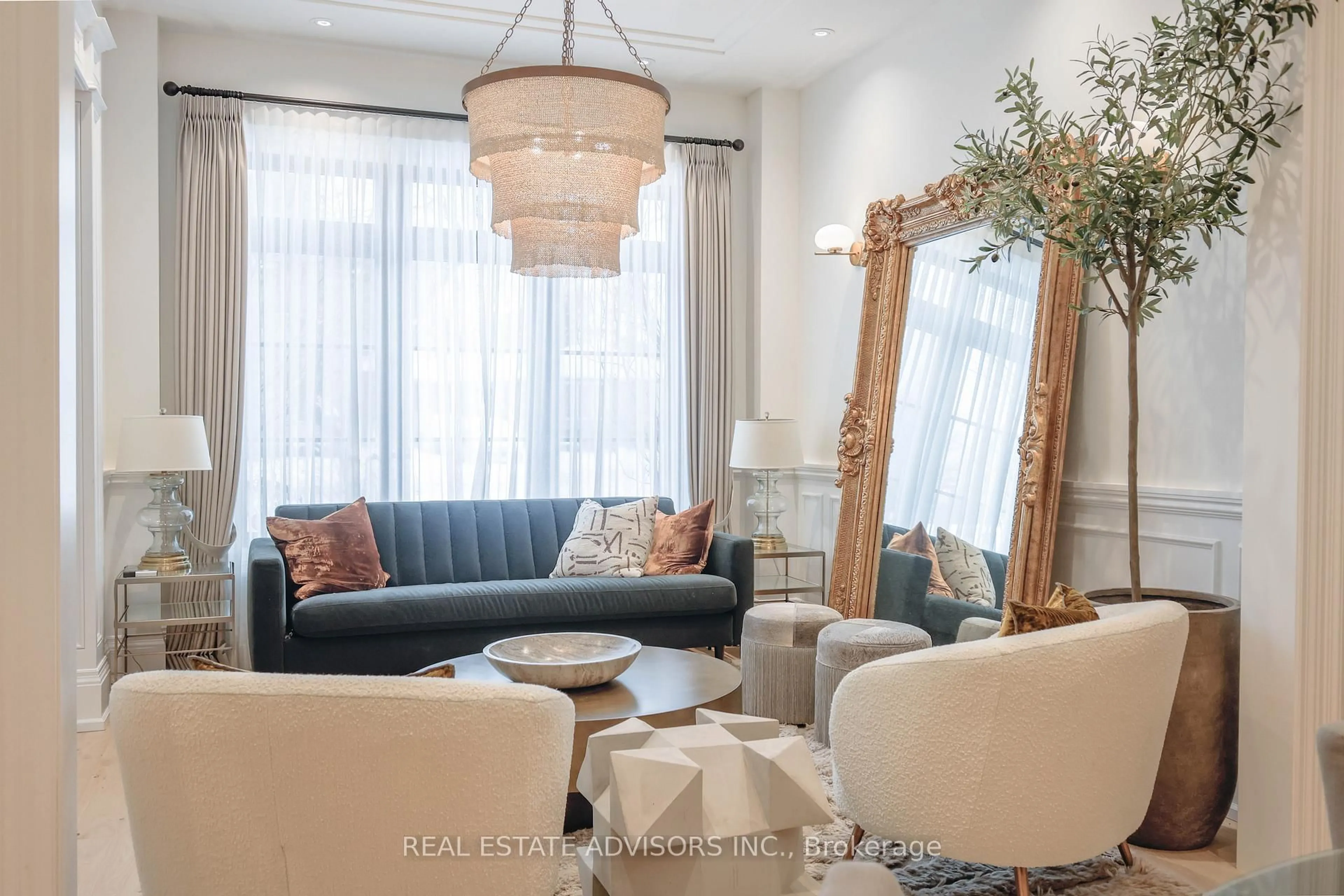 Living room with furniture, unknown for 20 Arrowstook Rd, Toronto Ontario M2K 1J9