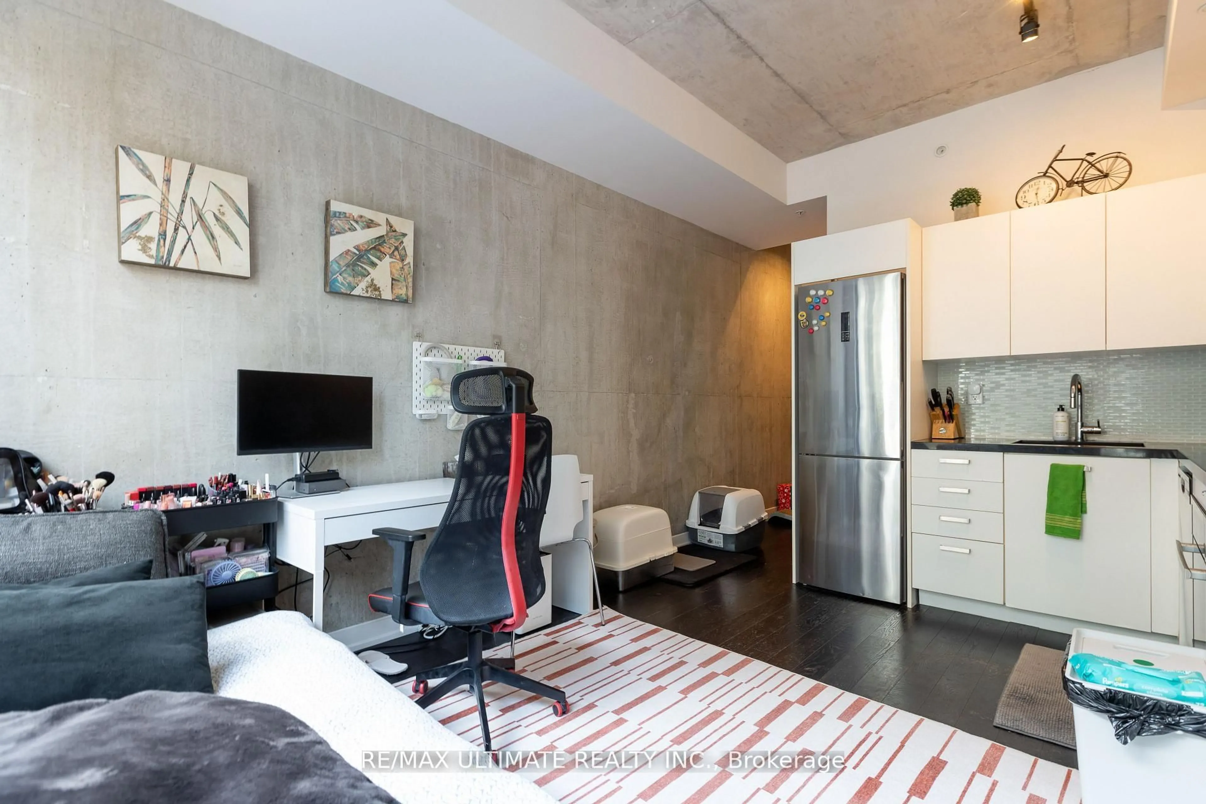 Living room with furniture, unknown for 39 Brant St #206, Toronto Ontario M5V 0M8