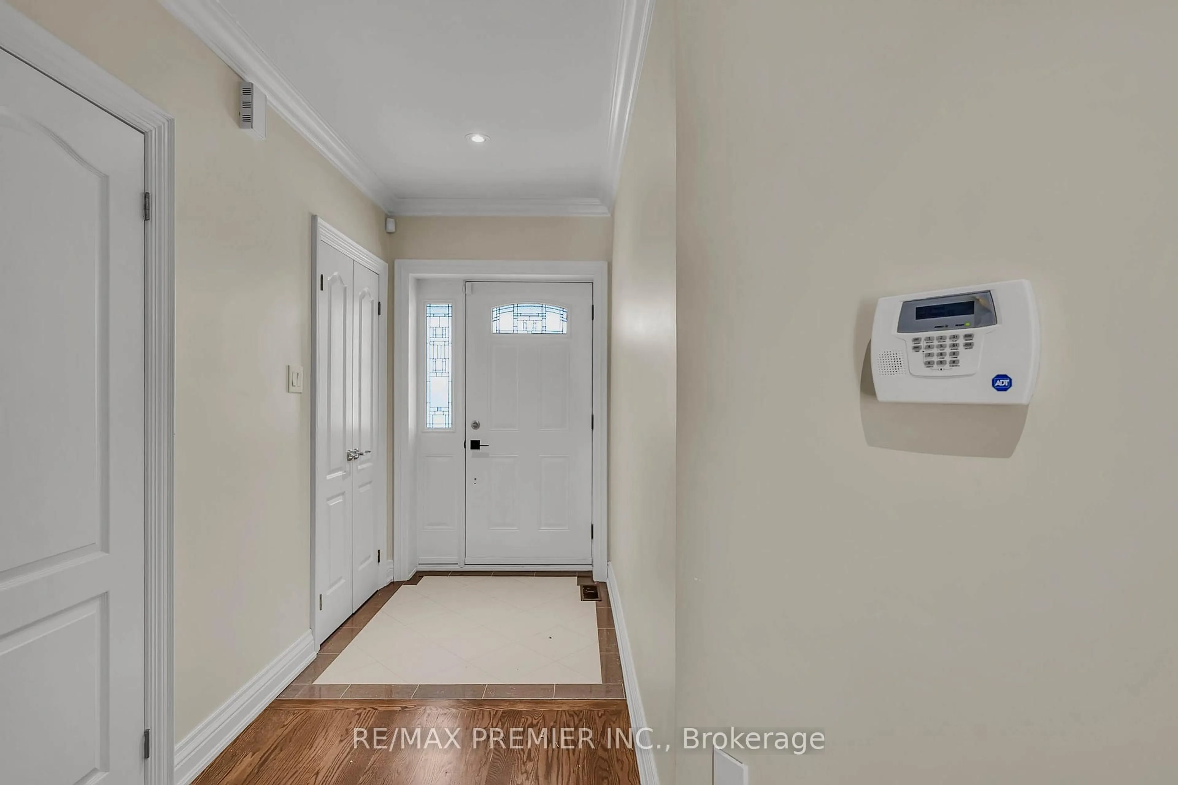 Indoor entryway for 215 Grace St, Toronto Ontario M6G 3A7