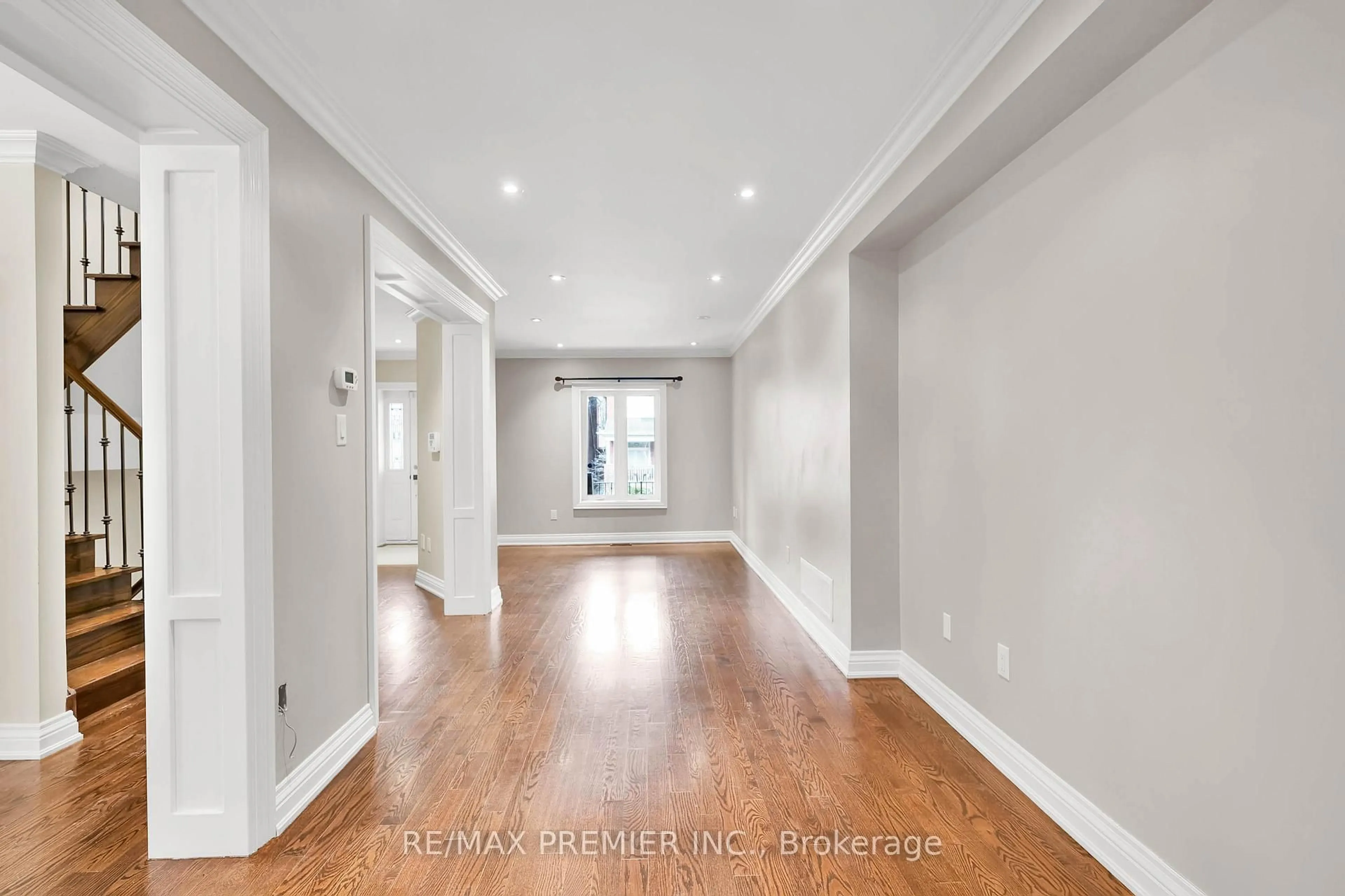 Unknown for 215 Grace St, Toronto Ontario M6G 3A7