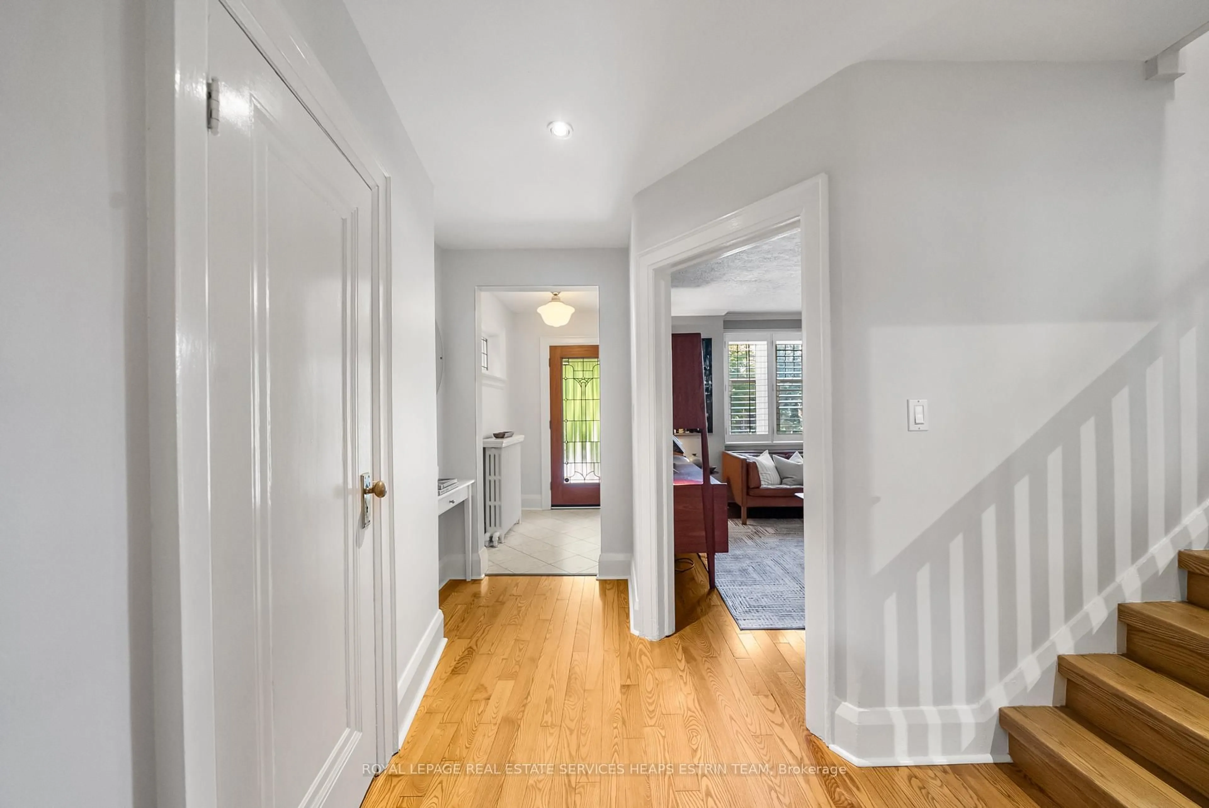 Indoor entryway for 26 MacNaughton Rd, Toronto Ontario M4G 3H4