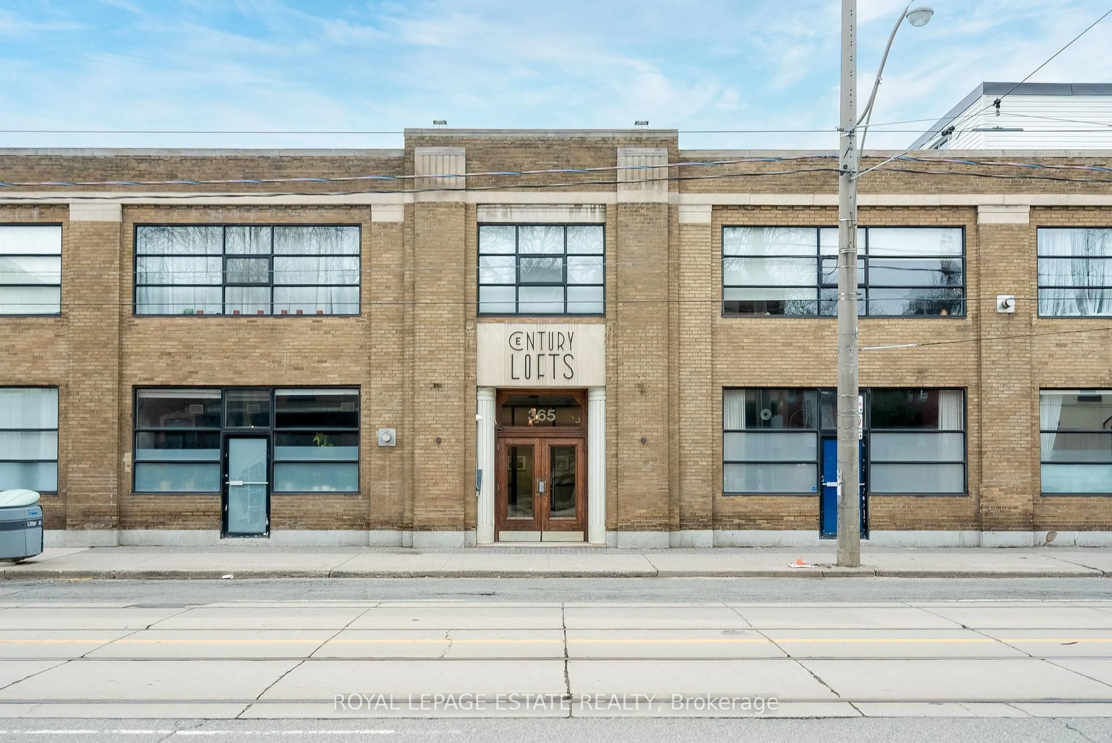 Indoor foyer for 365 Dundas St #216, Toronto Ontario M5A 4R9