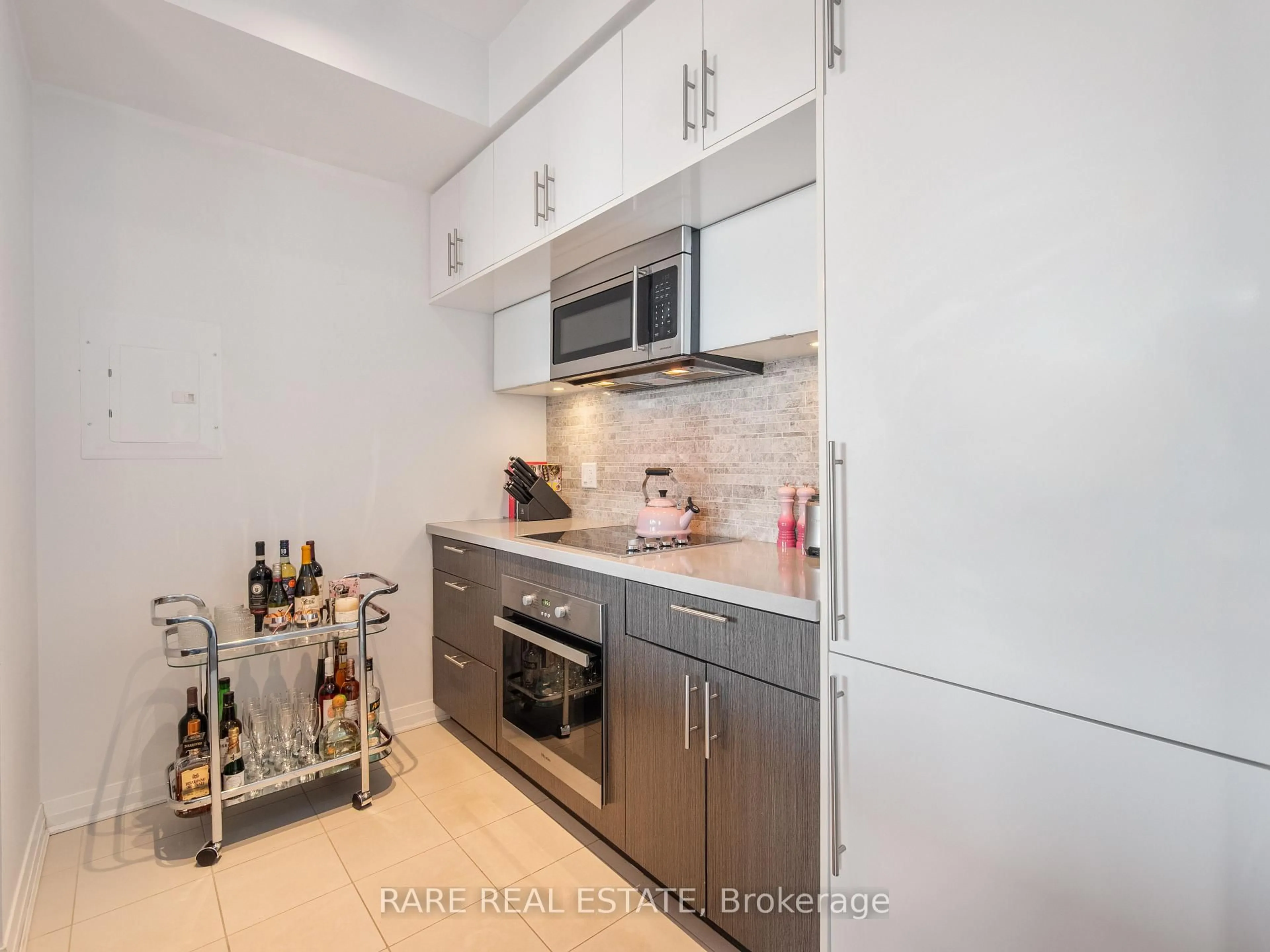 Standard kitchen, unknown for 8 Mercer St #2007, Toronto Ontario M5V 0C4