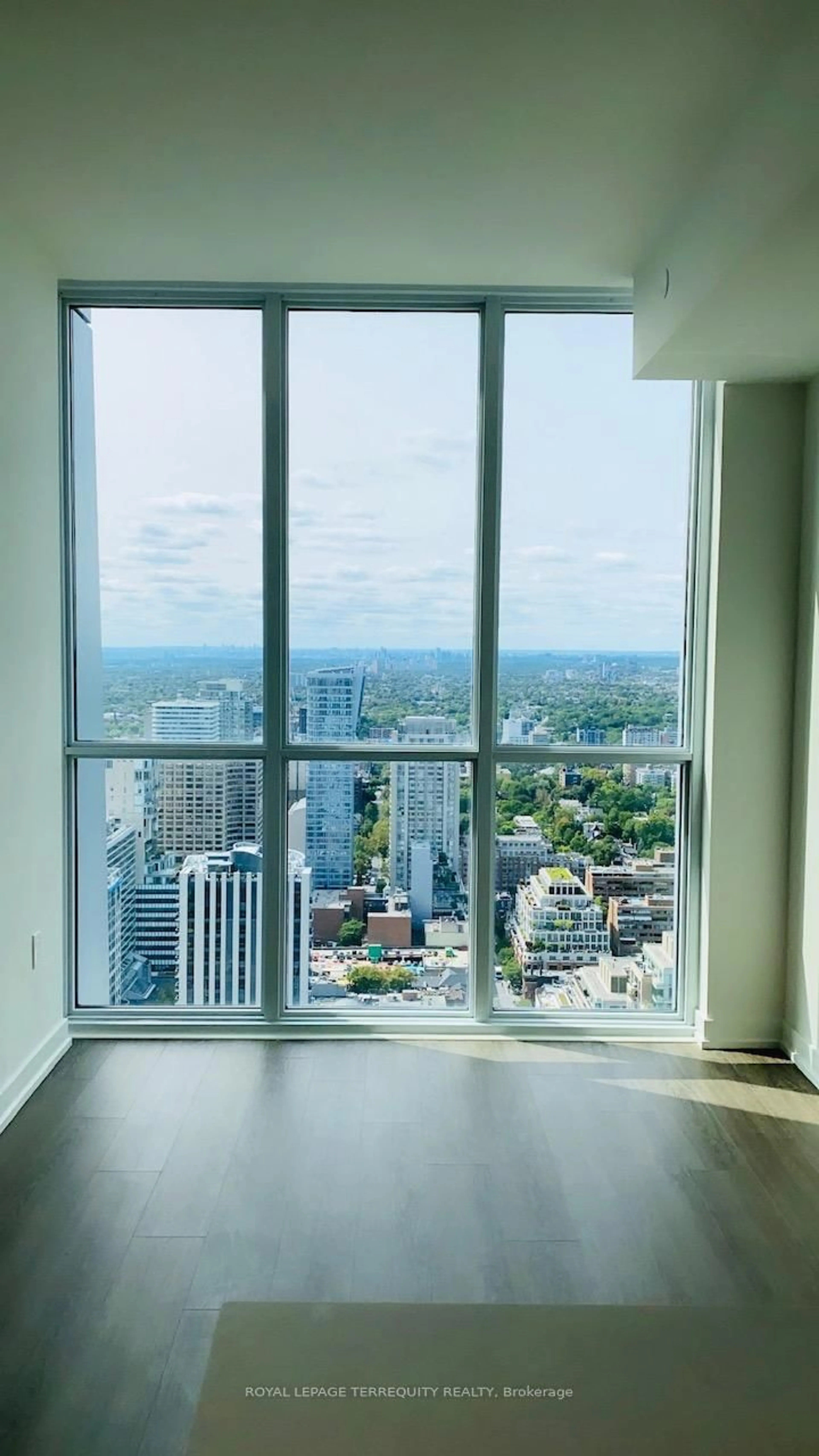 A pic of a room for 1 Yorkville Ave #4202, Toronto Ontario M4W 0B1