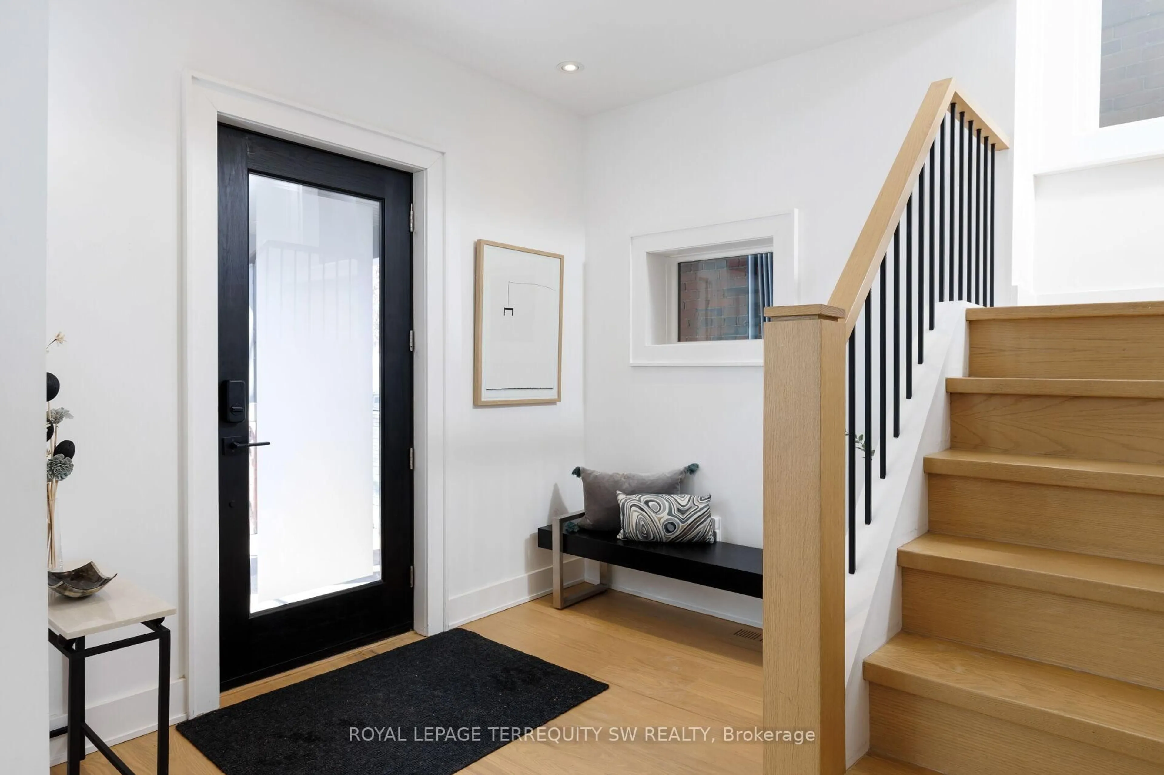 Indoor entryway for 96 Summerhill Ave, Toronto Ontario M4T 1B2