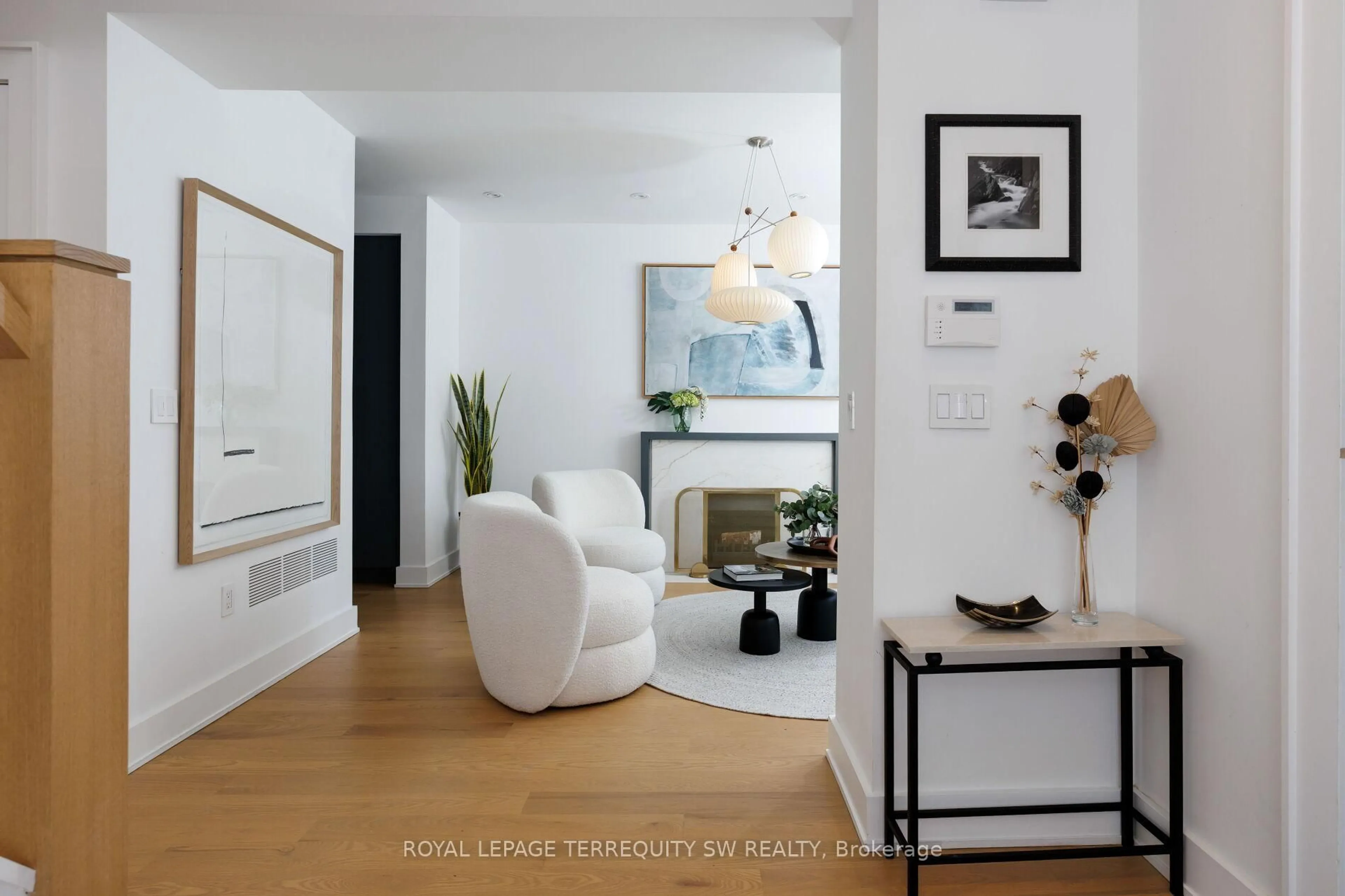 Living room with furniture, unknown for 96 Summerhill Ave, Toronto Ontario M4T 1B2