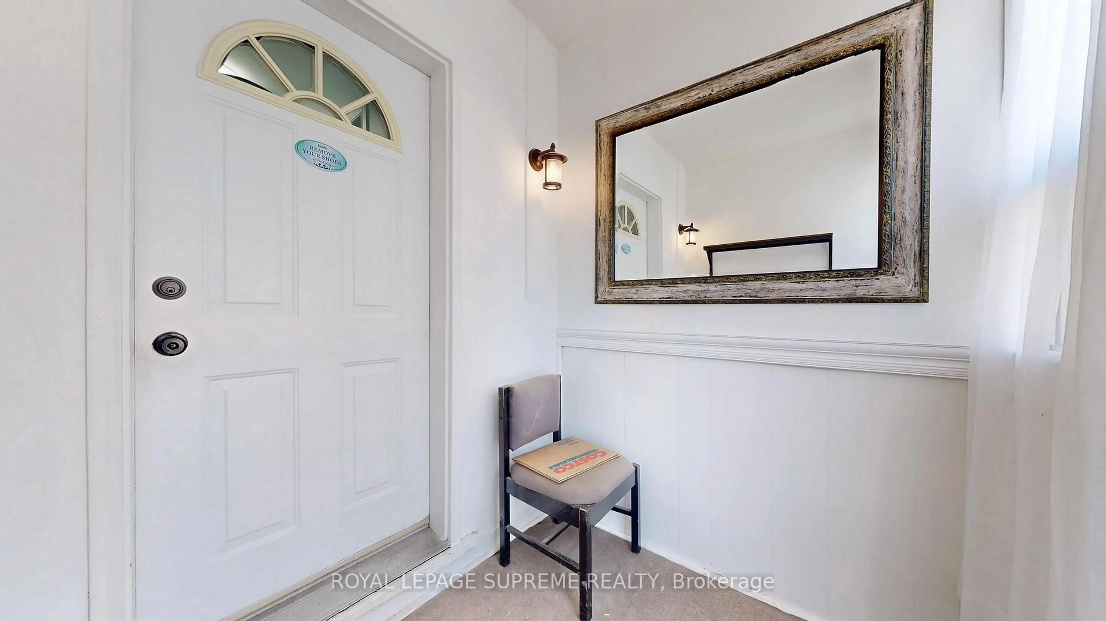 Indoor entryway for 31 Shirley St, Toronto Ontario M6K 1S8