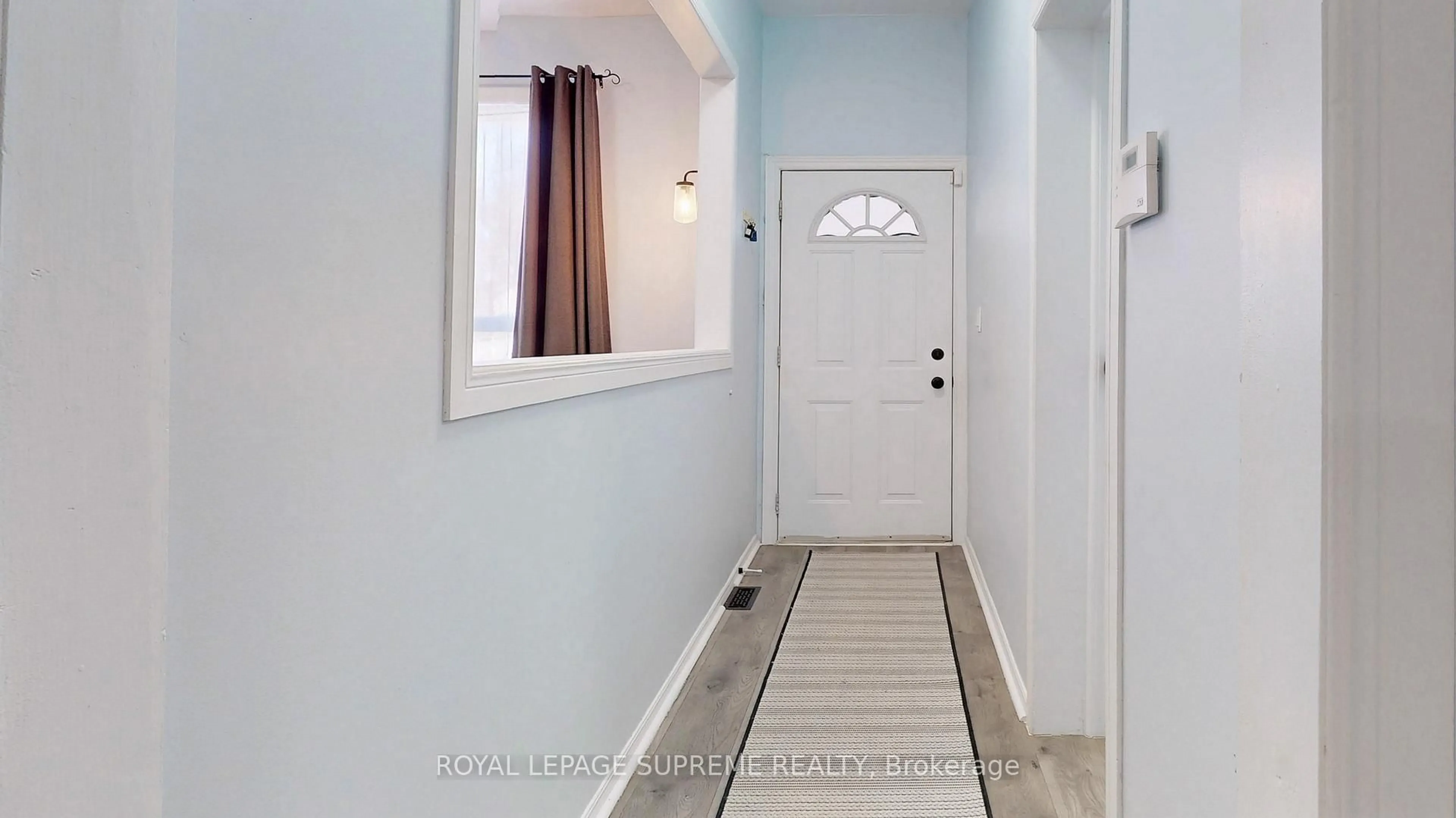 Indoor entryway for 31 Shirley St, Toronto Ontario M6K 1S8