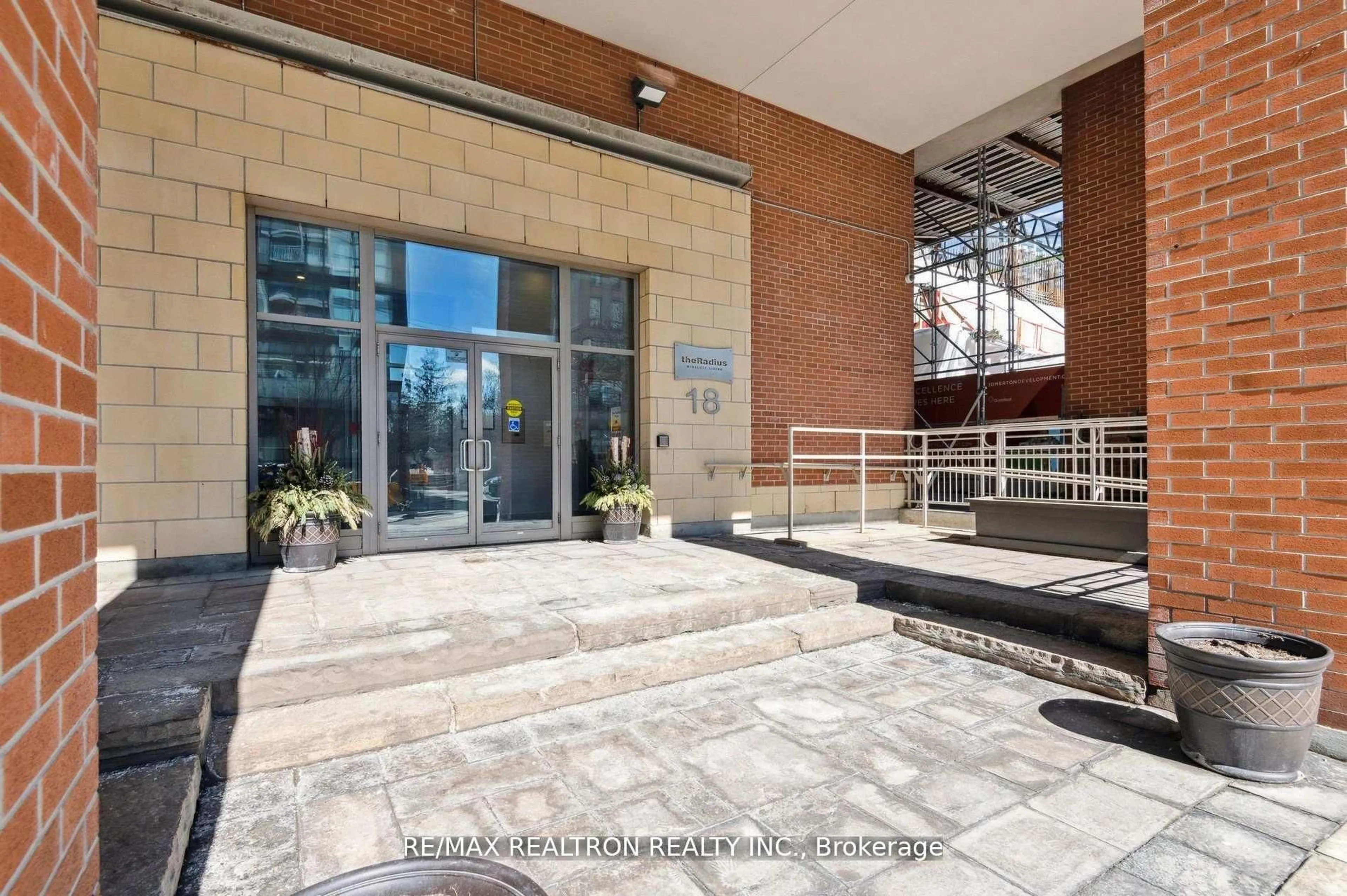 Indoor foyer for 18 Merton St #906, Toronto Ontario M4S 3G9