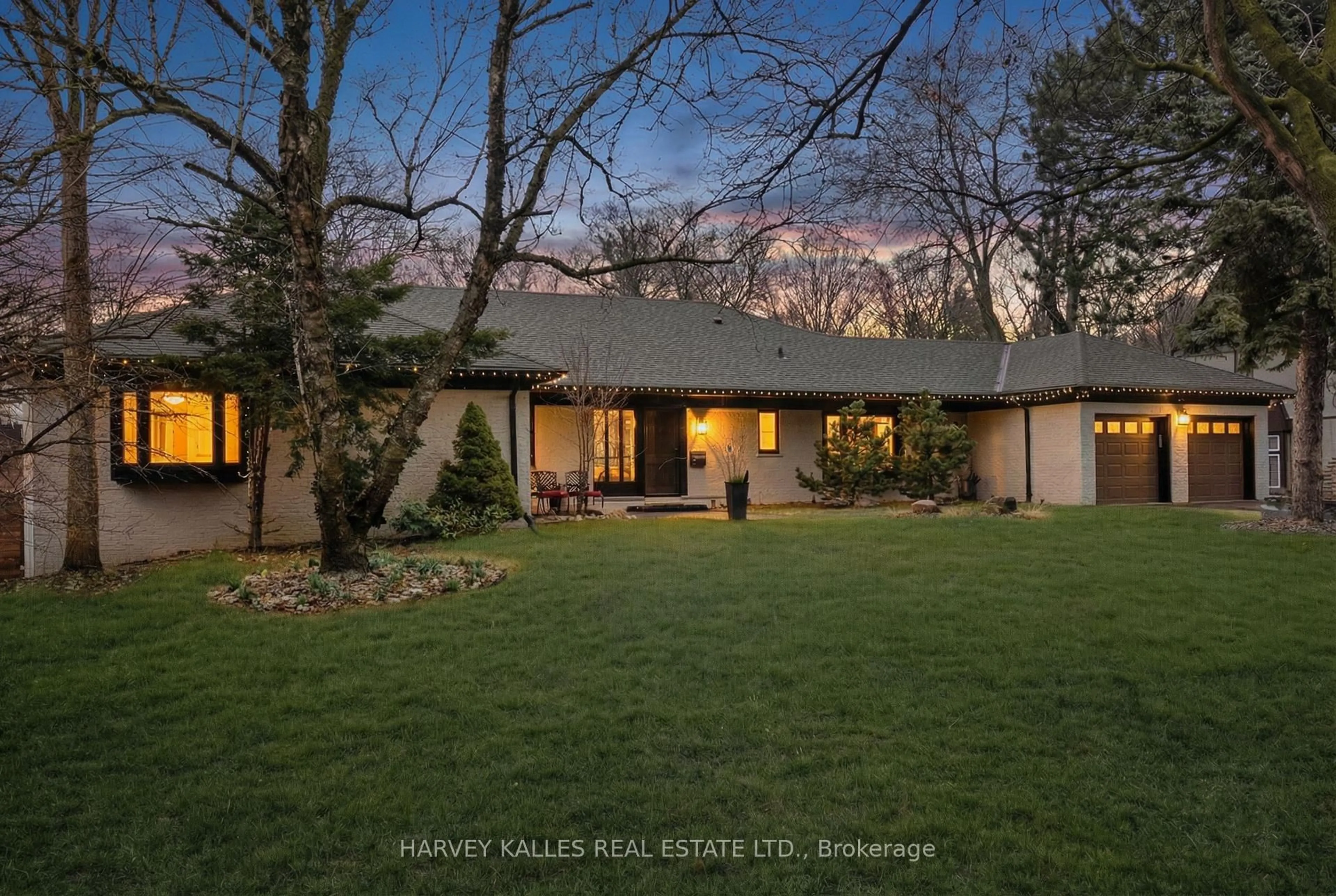 A pic from outside/outdoor area/front of a property/back of a property/a pic from drone, unknown for 140 Sandringham Dr, Toronto Ontario M3H 1E3