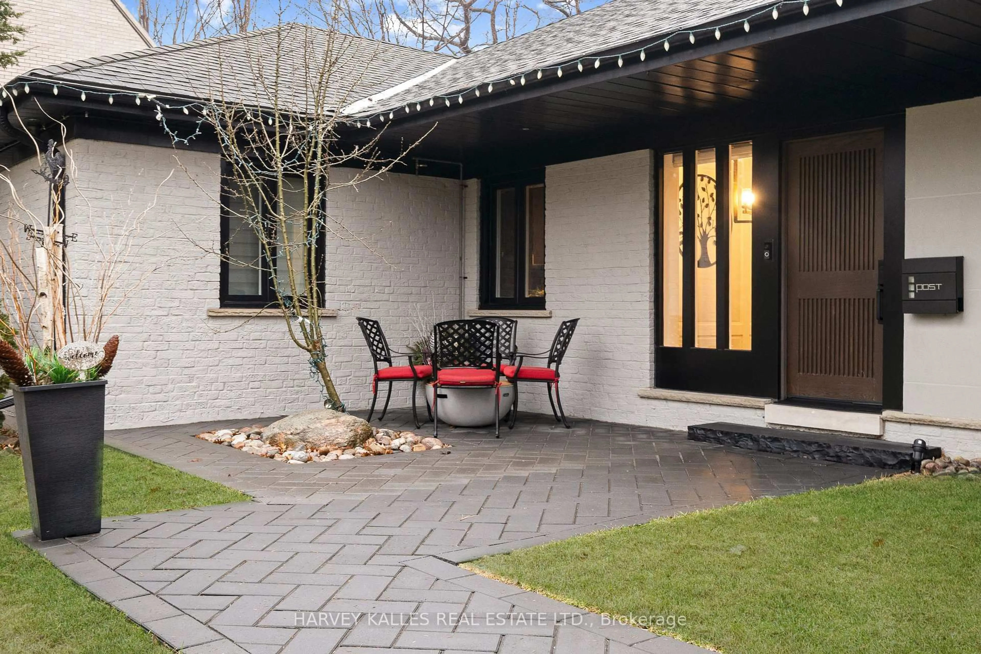 Patio, street for 140 Sandringham Dr, Toronto Ontario M3H 1E3