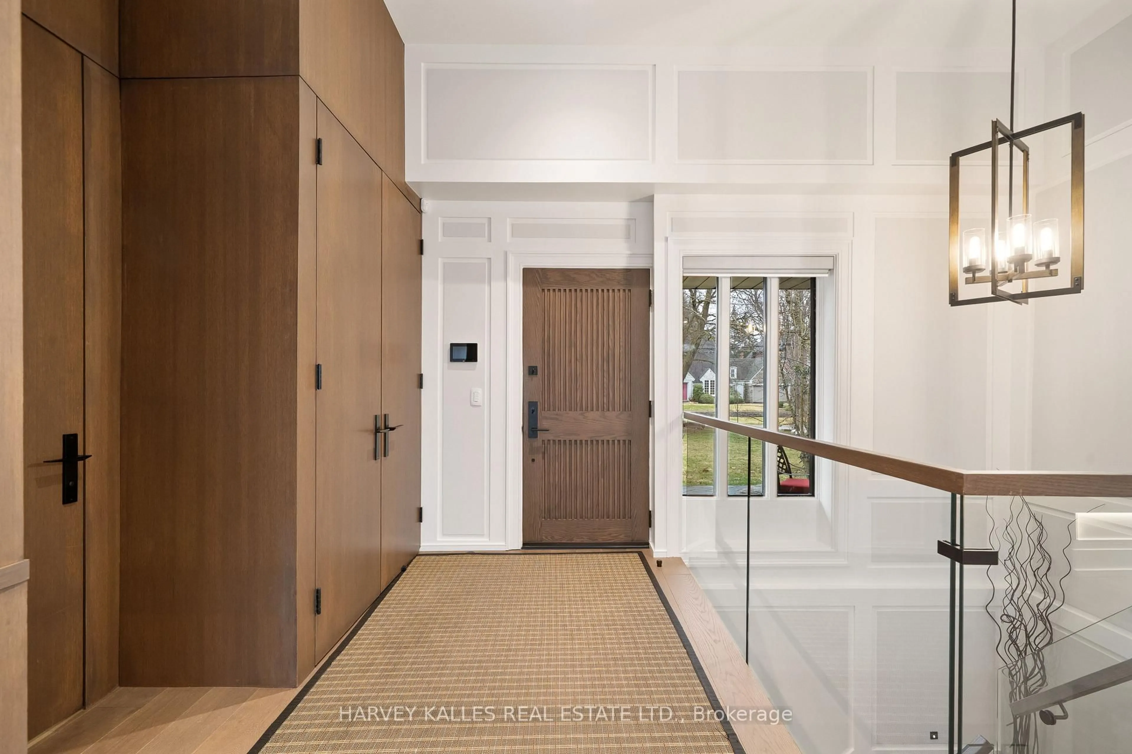 Indoor foyer for 140 Sandringham Dr, Toronto Ontario M3H 1E3