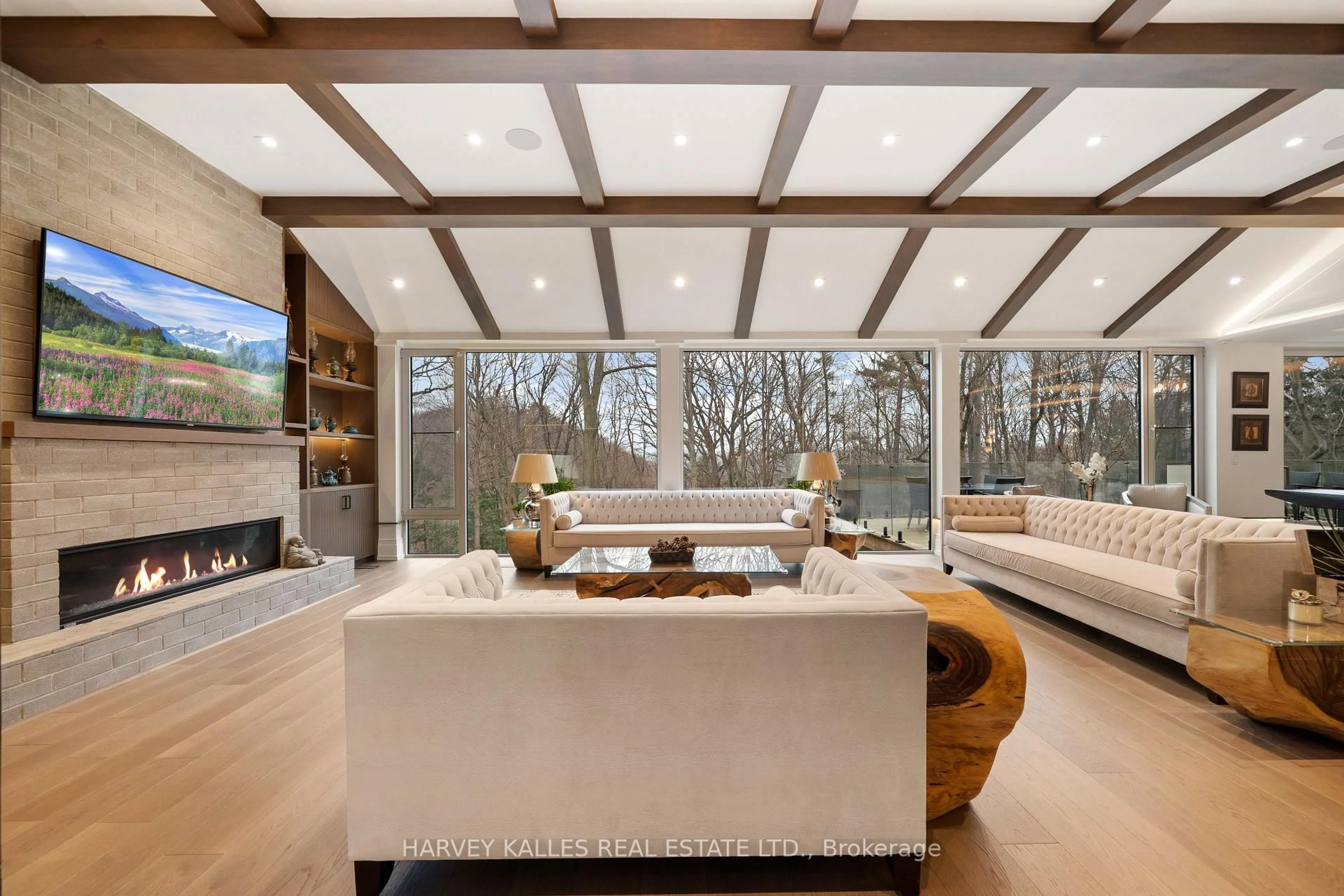 Living room with furniture, unknown for 140 Sandringham Dr, Toronto Ontario M3H 1E3