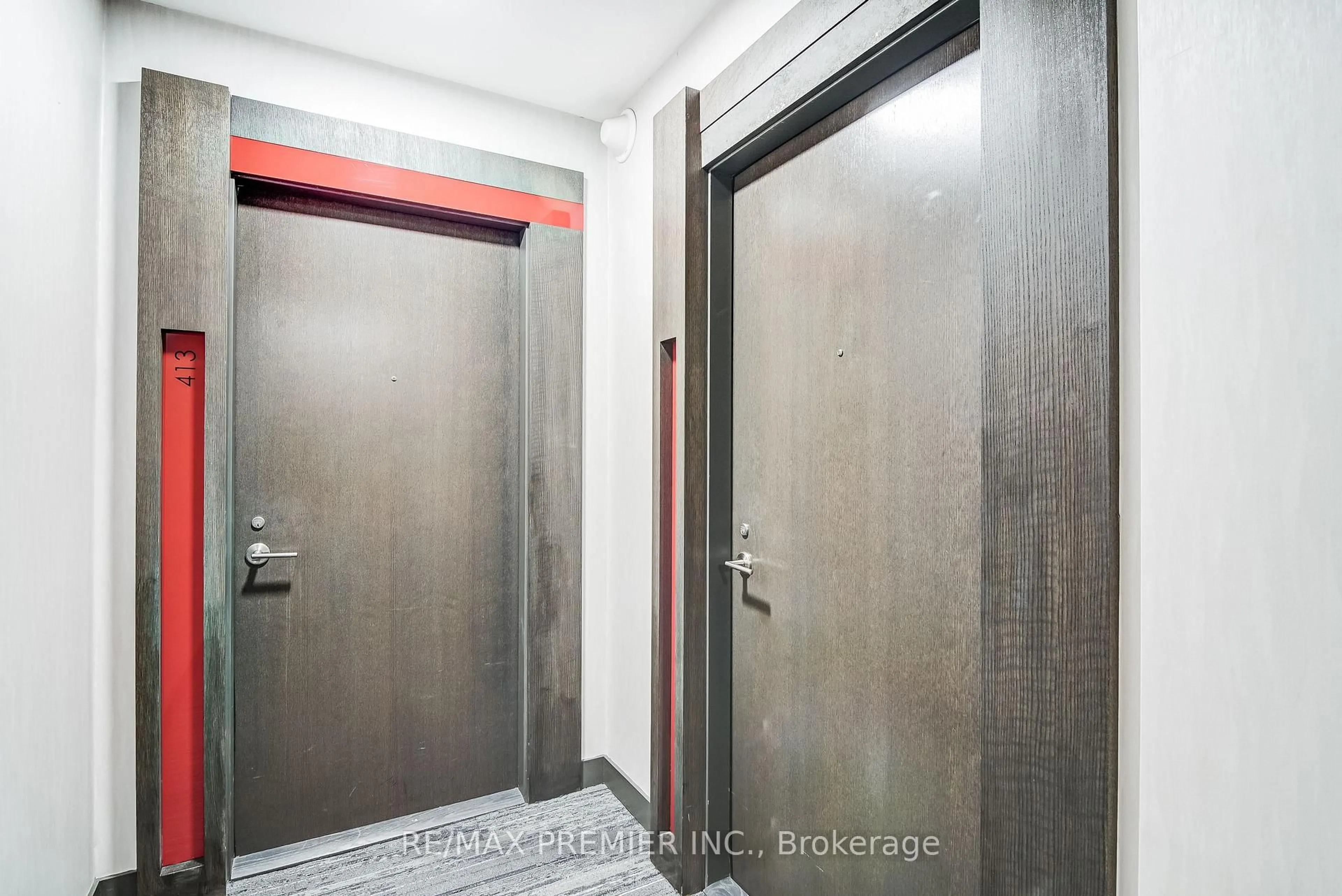 Indoor foyer for 560 Front St #414, Toronto Ontario M5V 1C1