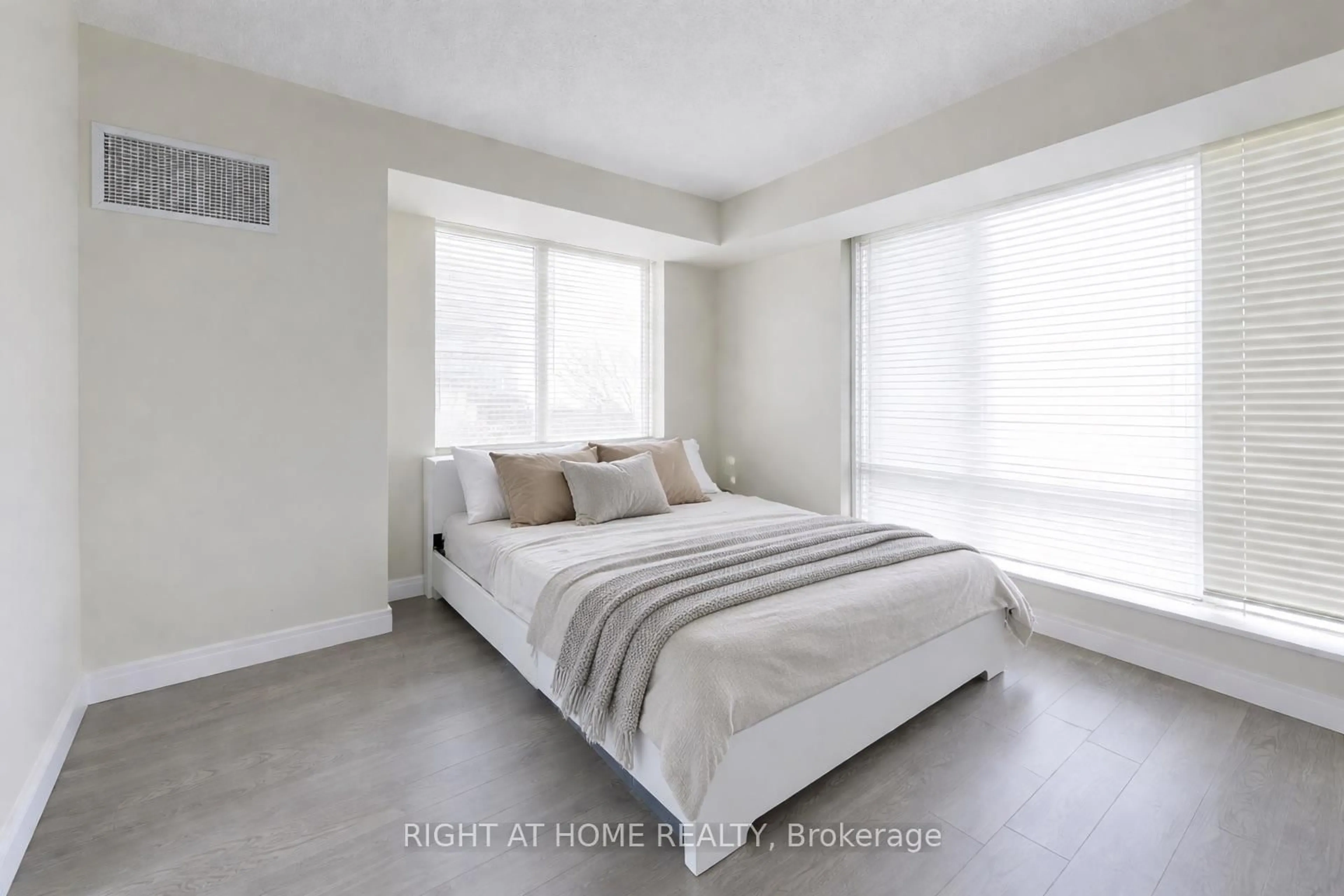 Bedroom with bed, unknown for 25 Singer Crt #TH07, Toronto Ontario M2K 0B3