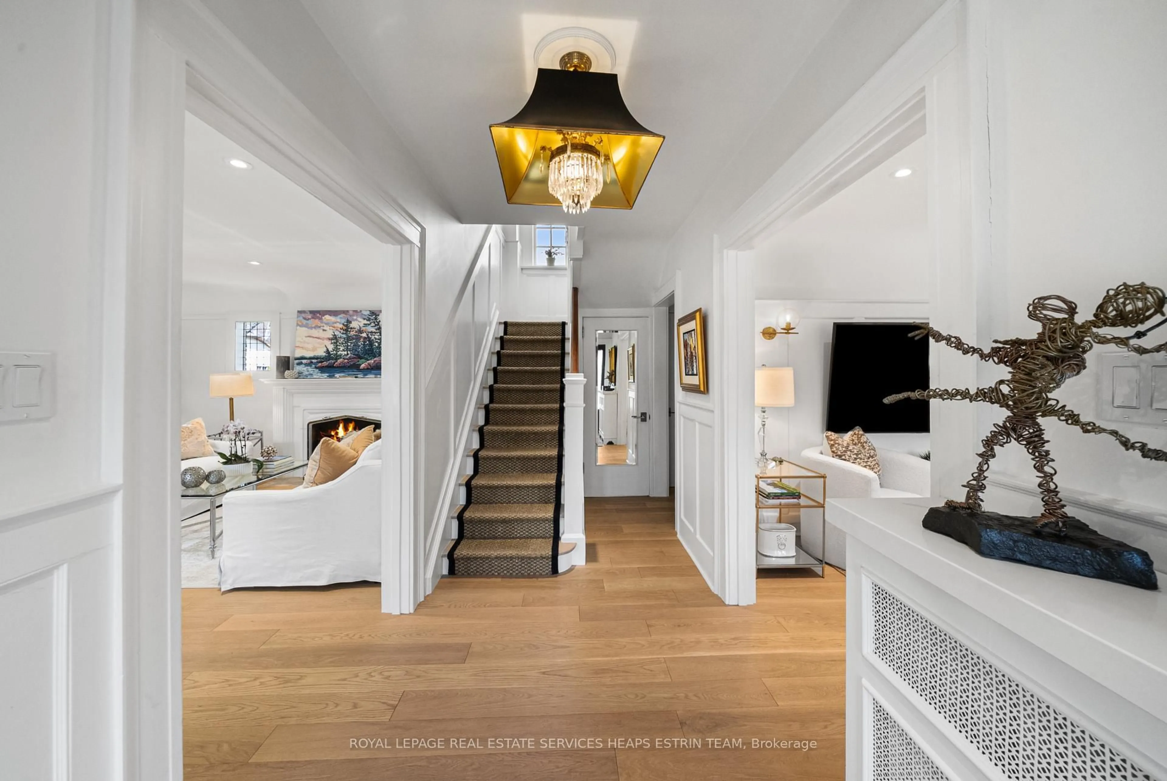 Indoor entryway for 112 Douglas Dr, Toronto Ontario M4W 2B5