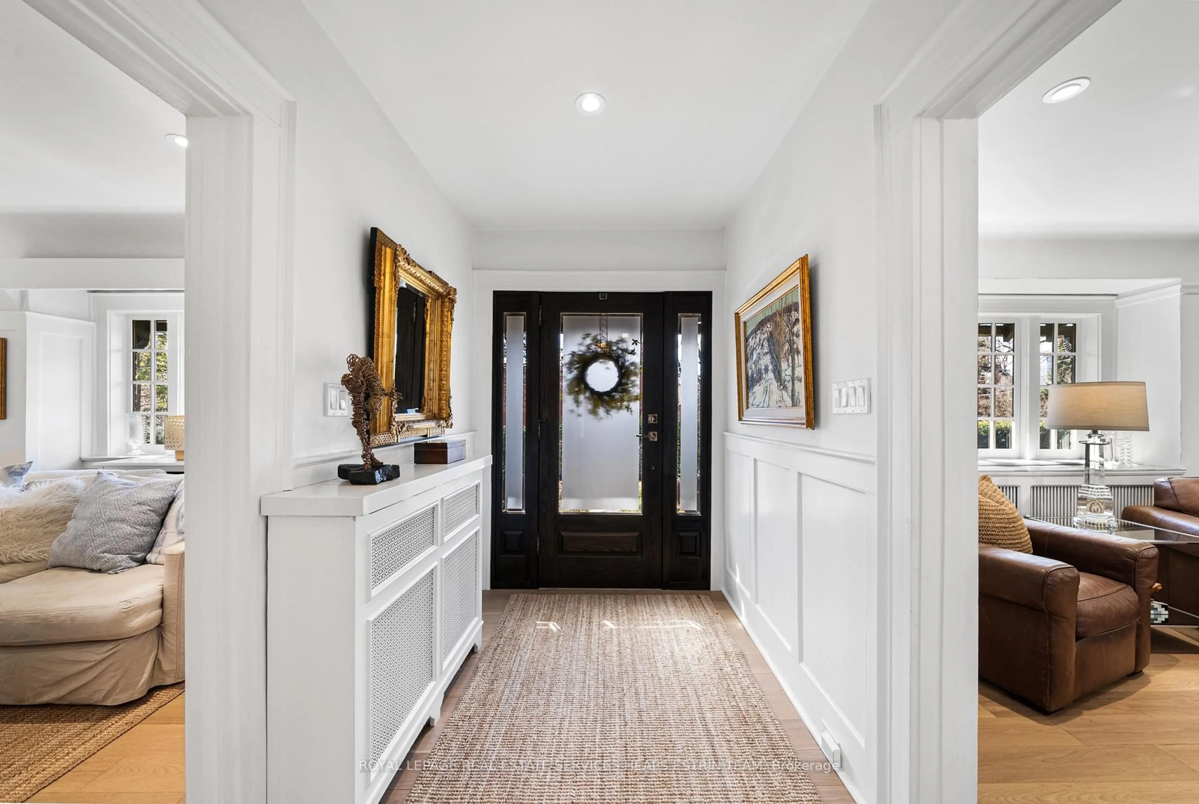 Indoor entryway for 112 Douglas Dr, Toronto Ontario M4W 2B5