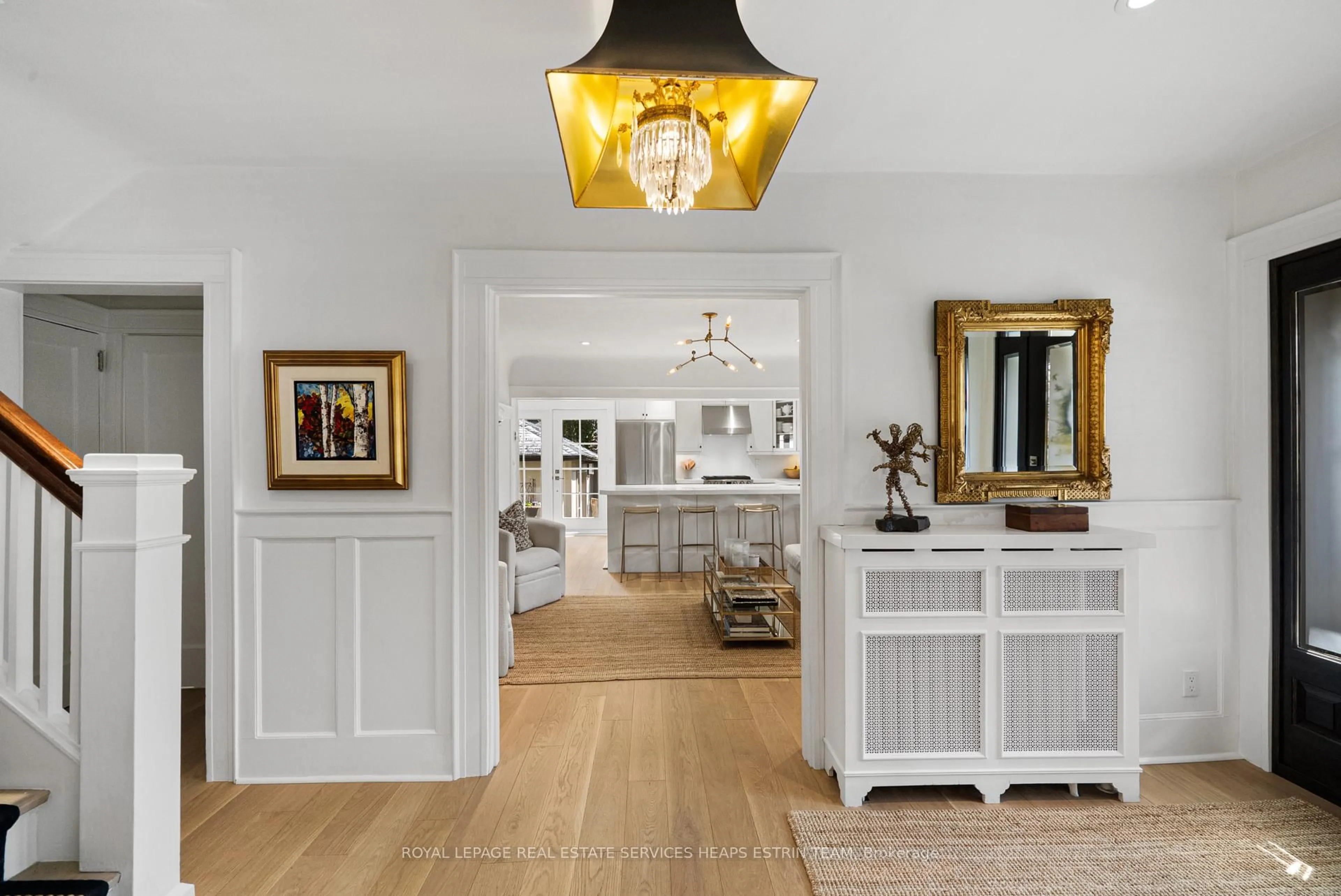 Indoor entryway for 112 Douglas Dr, Toronto Ontario M4W 2B5