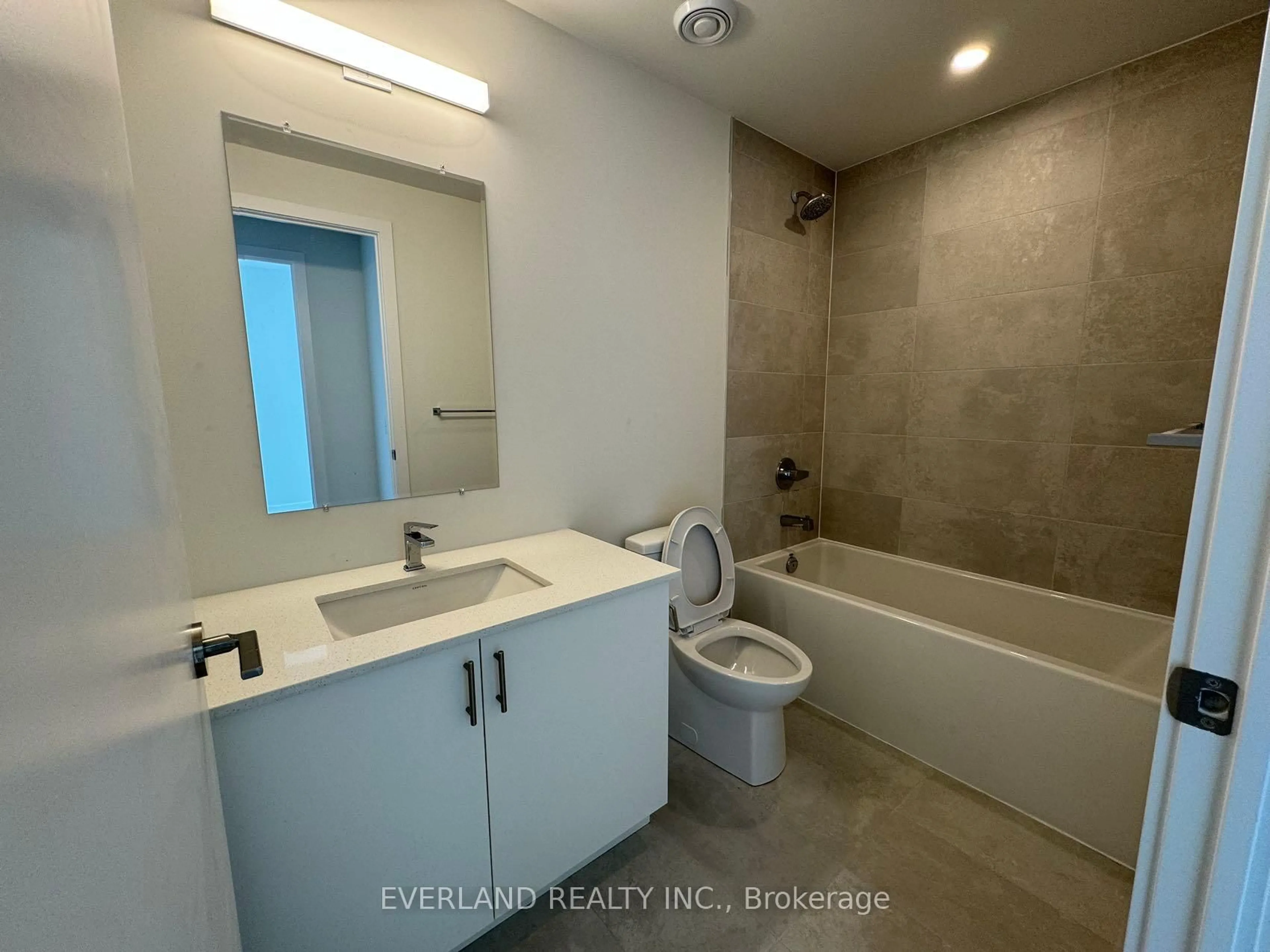 Standard bathroom, ceramic/tile floor for 15 Ellerslie Ave #905, Toronto Ontario M2N 0L7