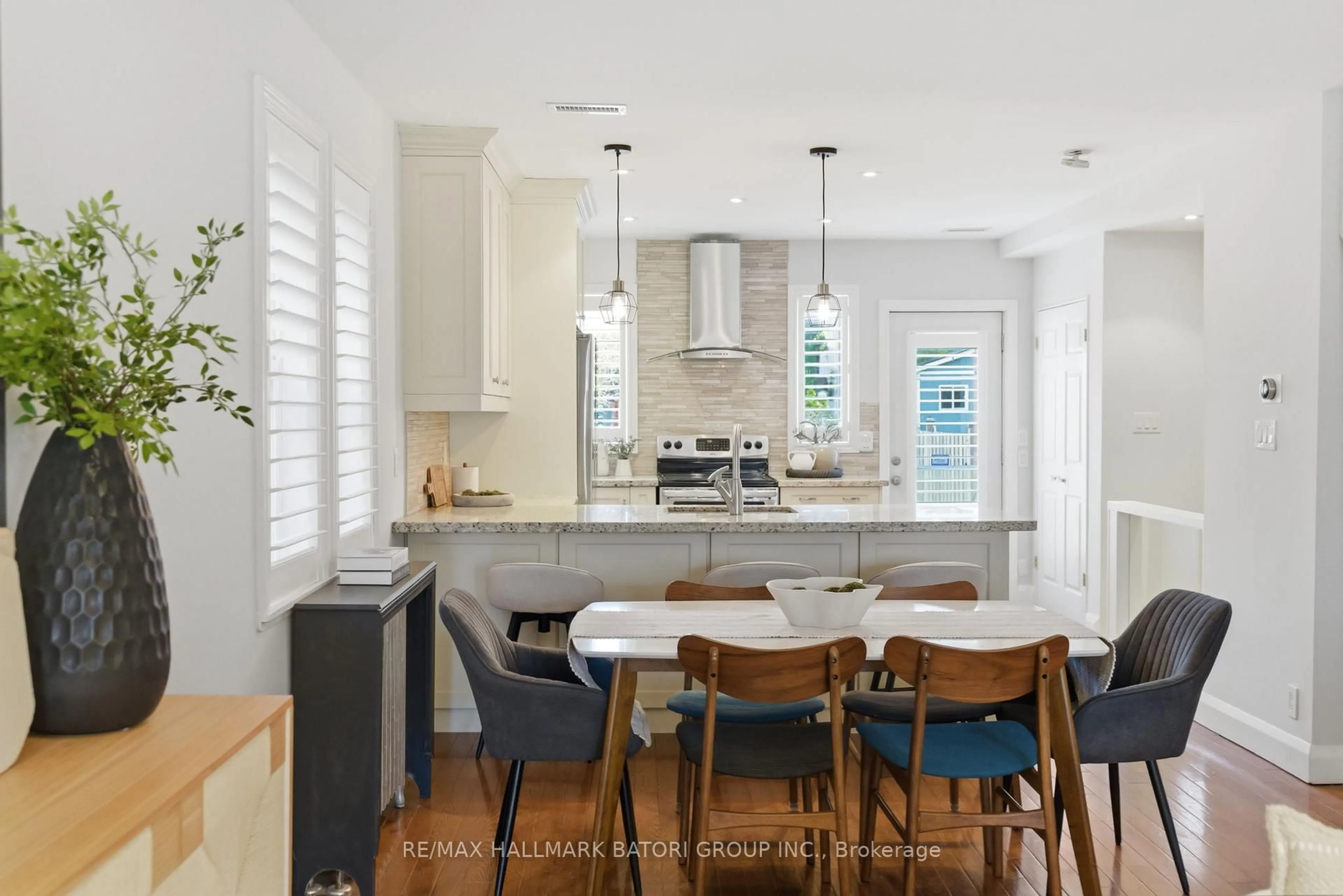 Open concept kitchen, ceramic/tile floor for 261 Castlefield Ave, Toronto Ontario M4R 1G6