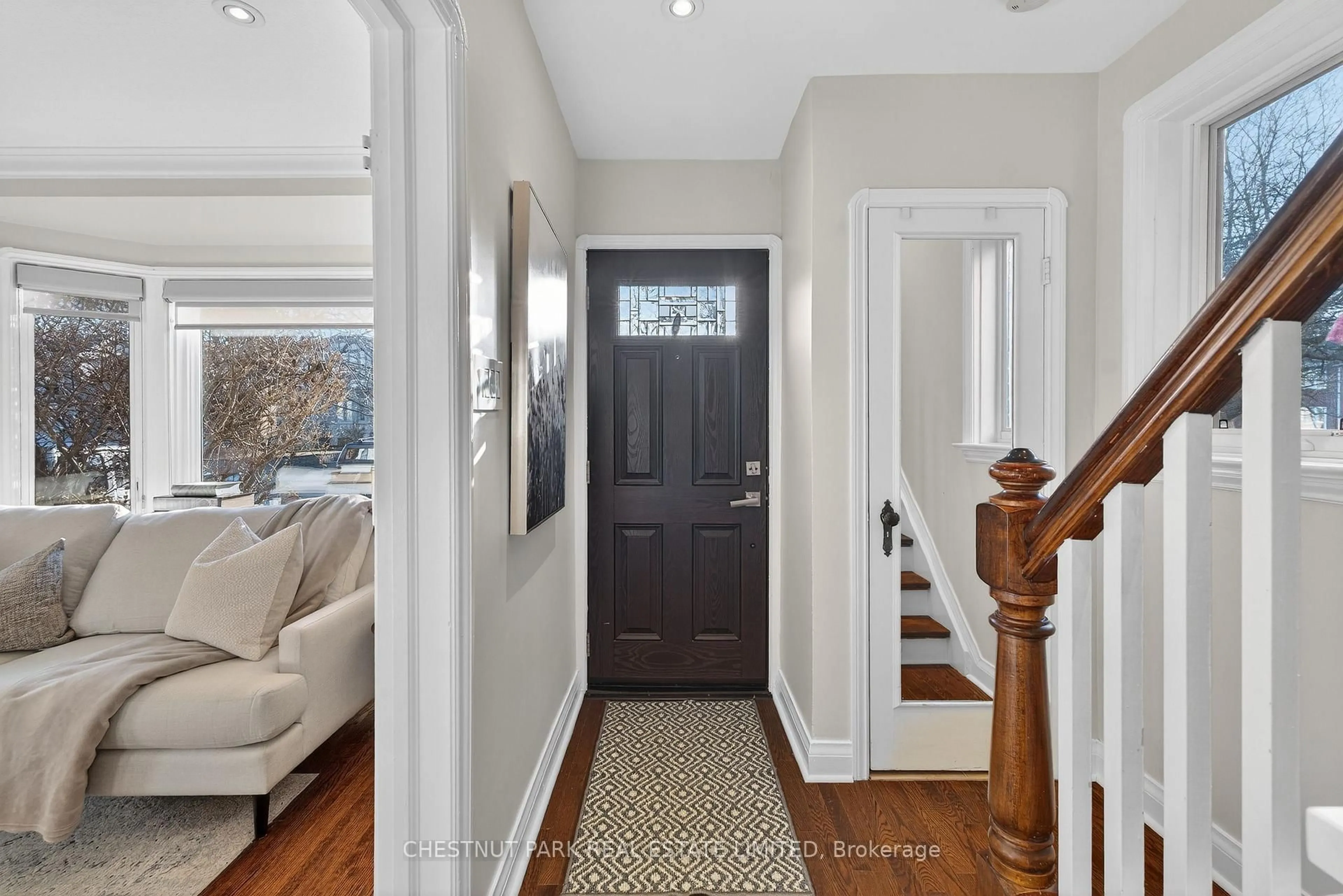 Indoor entryway for 505 Sutherland Dr, Toronto Ontario M4G 1K9