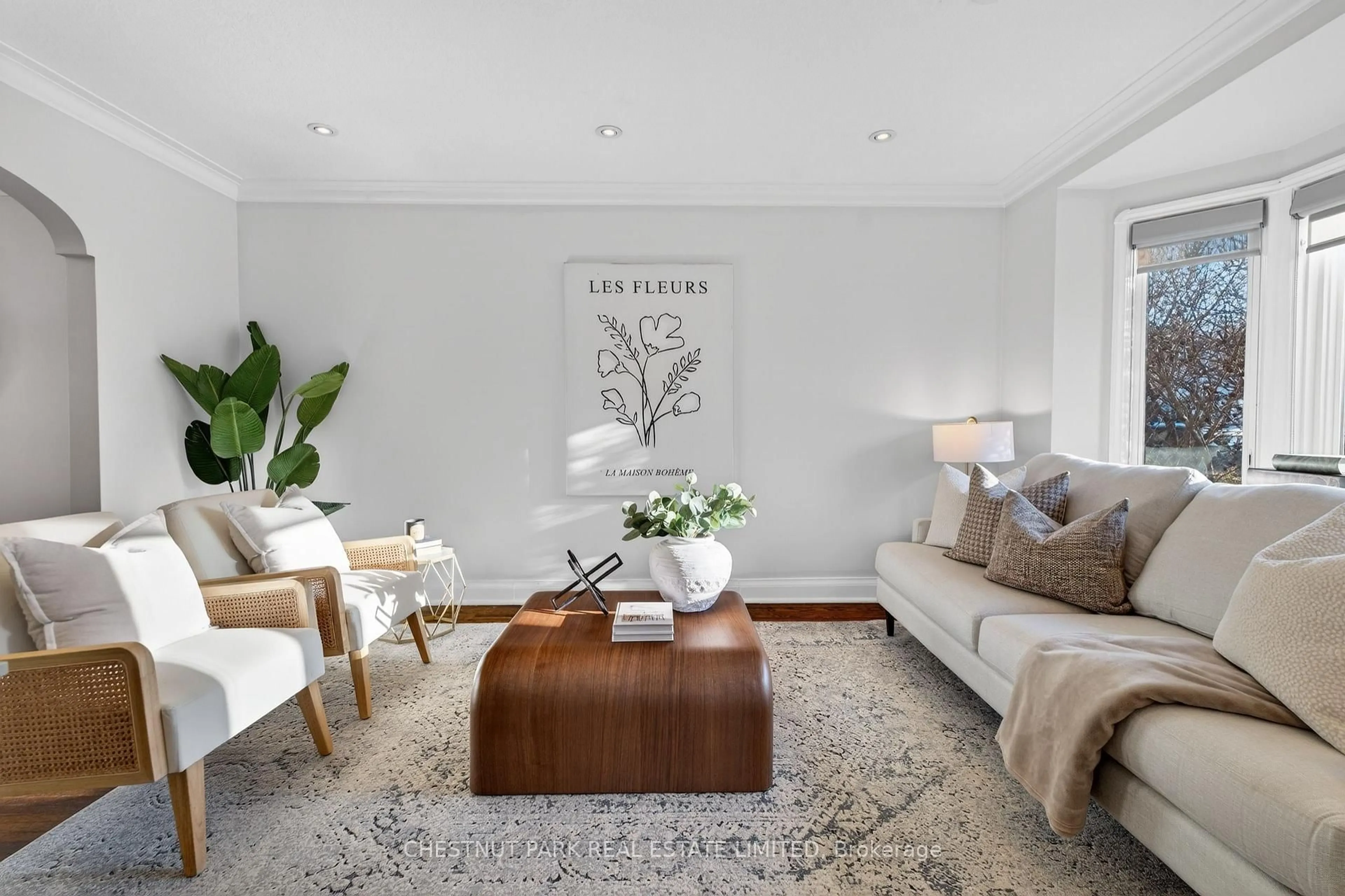 Living room with furniture, unknown for 505 Sutherland Dr, Toronto Ontario M4G 1K9