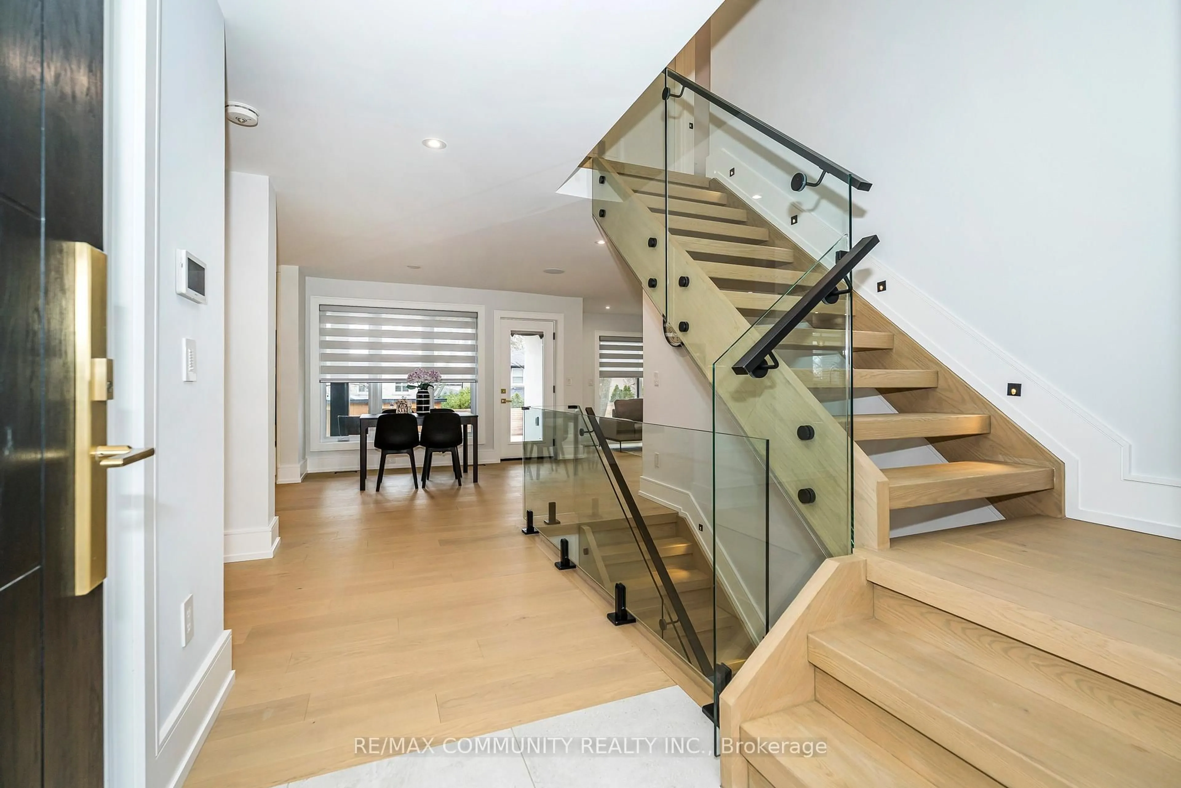 Stairs for 30 Kellythorne Dr, Toronto Ontario M3A 2L4