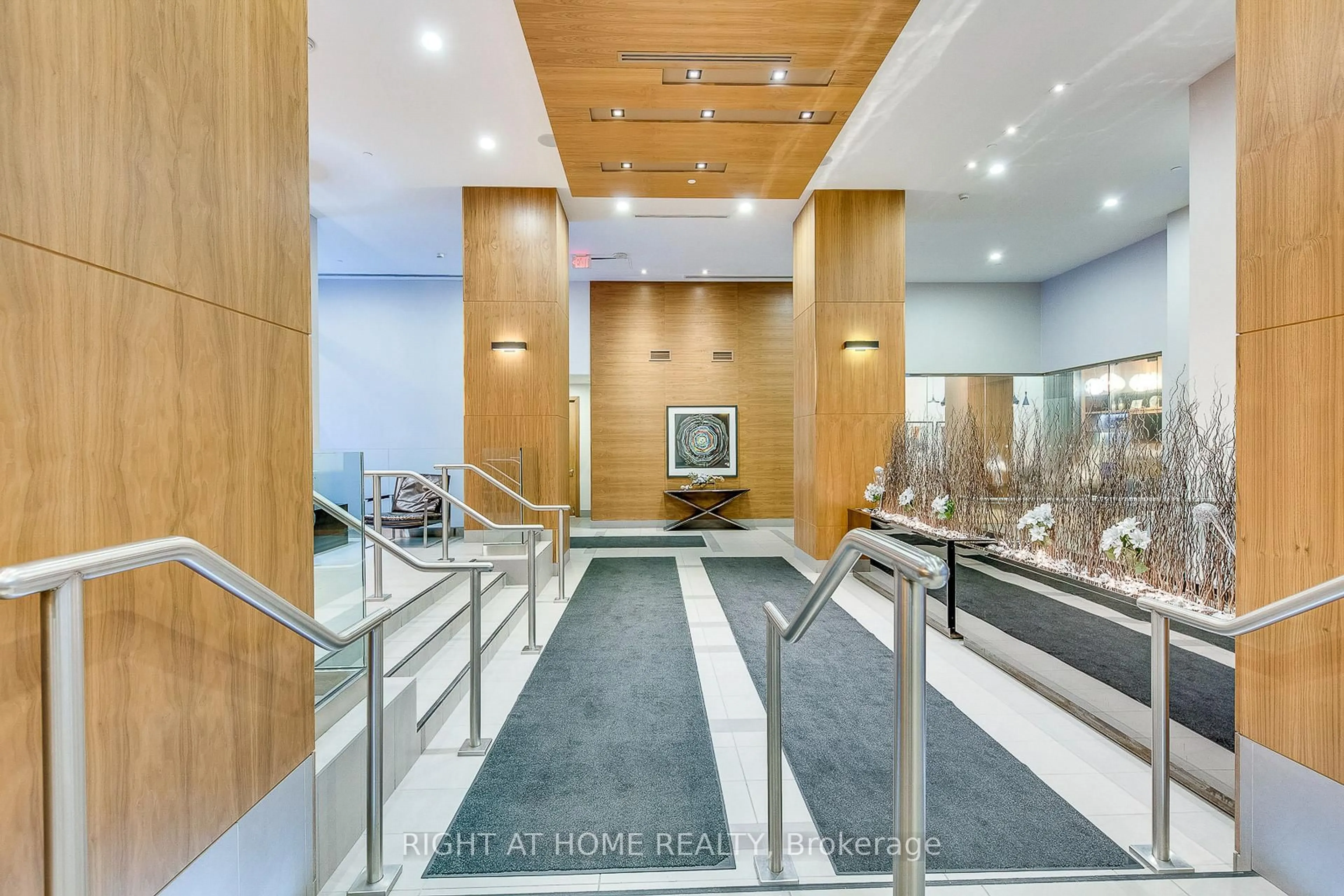 Indoor foyer for 295 Adelaide St #314, Toronto Ontario M5V 0L4