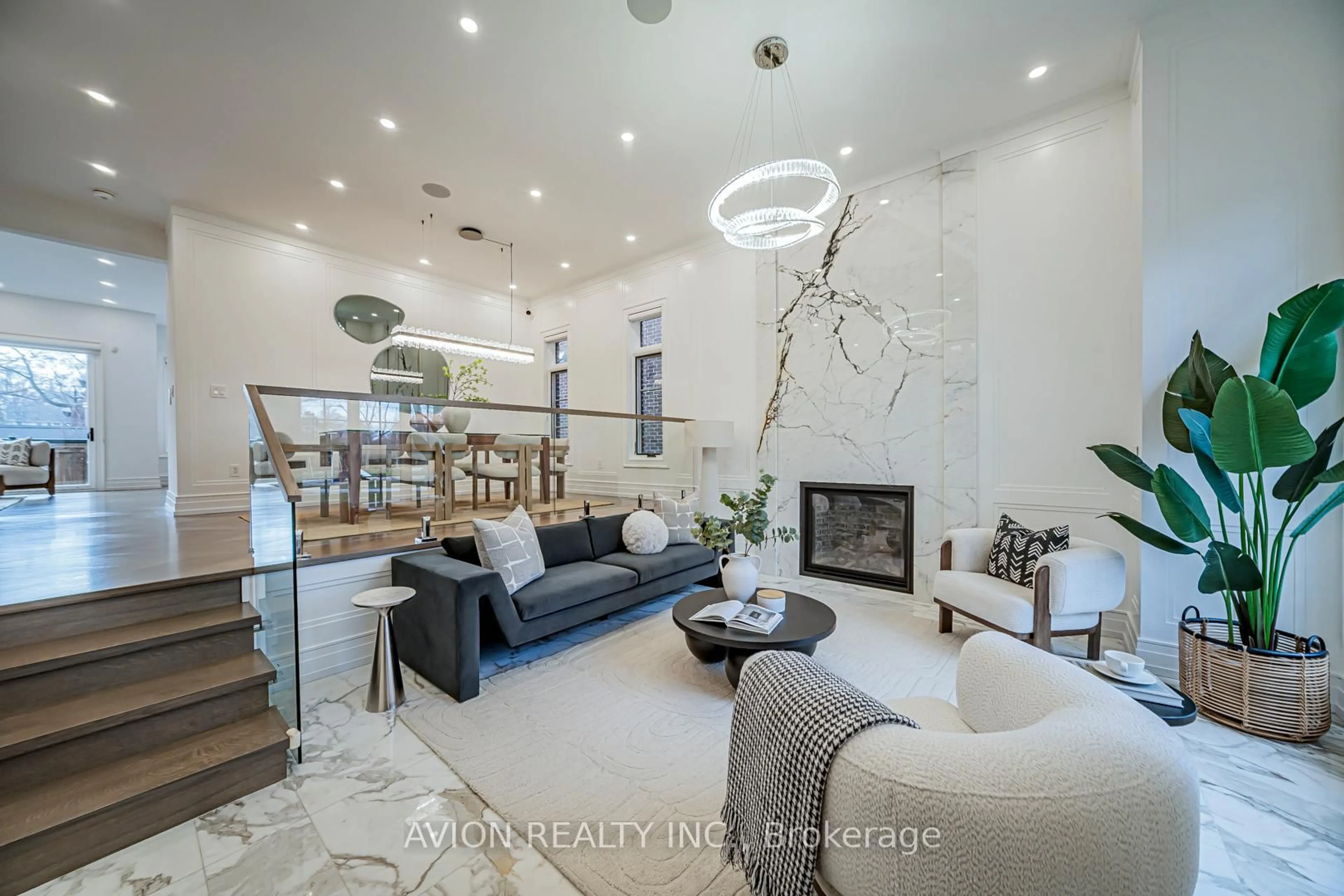 Unknown for 29 Evergreen Gdns, Toronto Ontario M4G 1C4