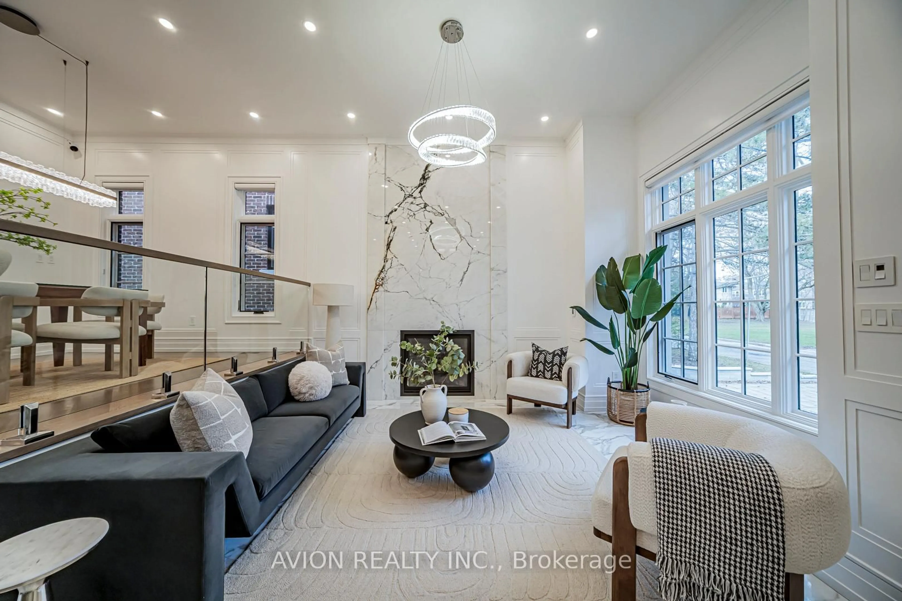 Living room with furniture, unknown for 29 Evergreen Gdns, Toronto Ontario M4G 1C4