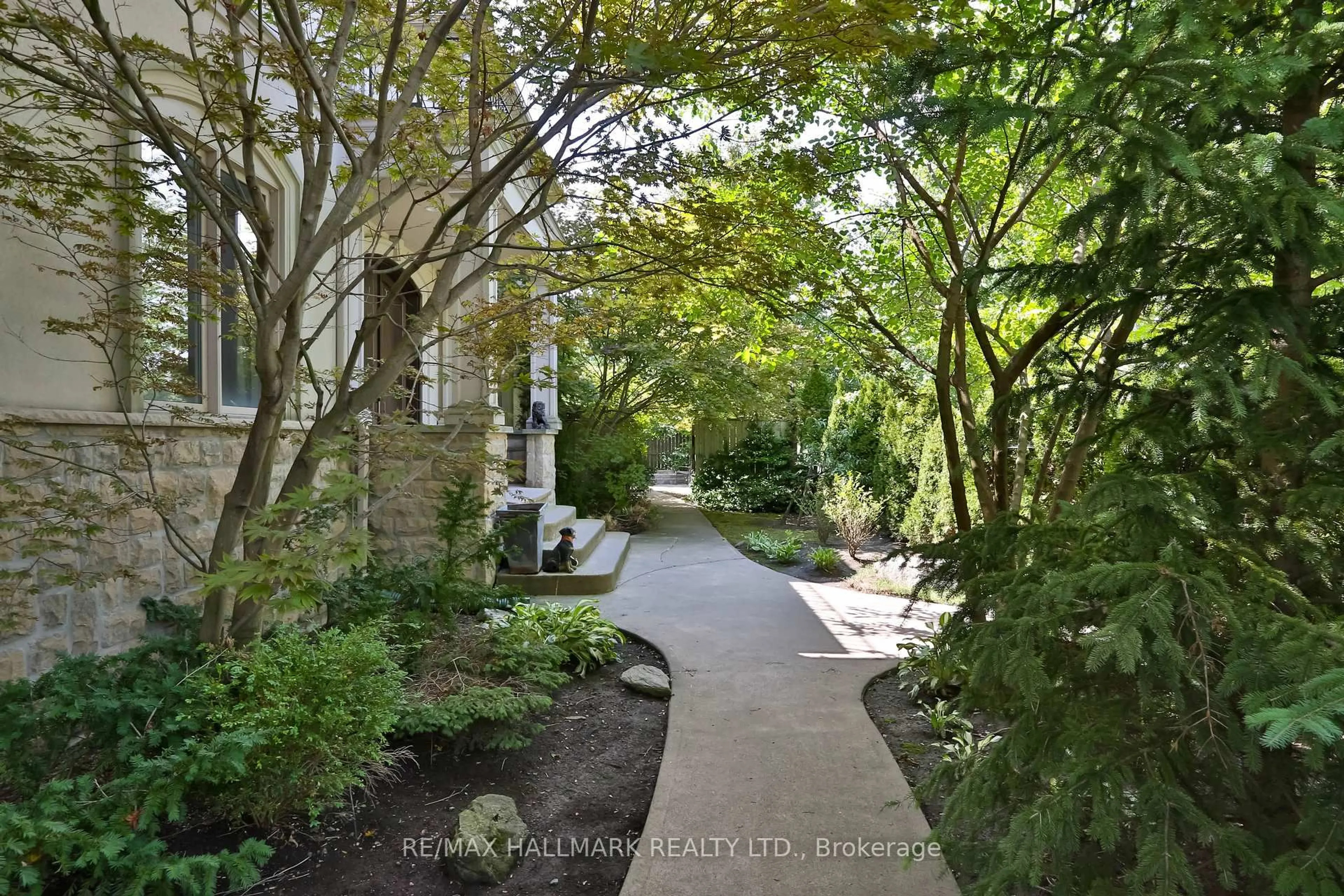 Patio, street for 28 Clarkhill St, Toronto Ontario M2R 2G7