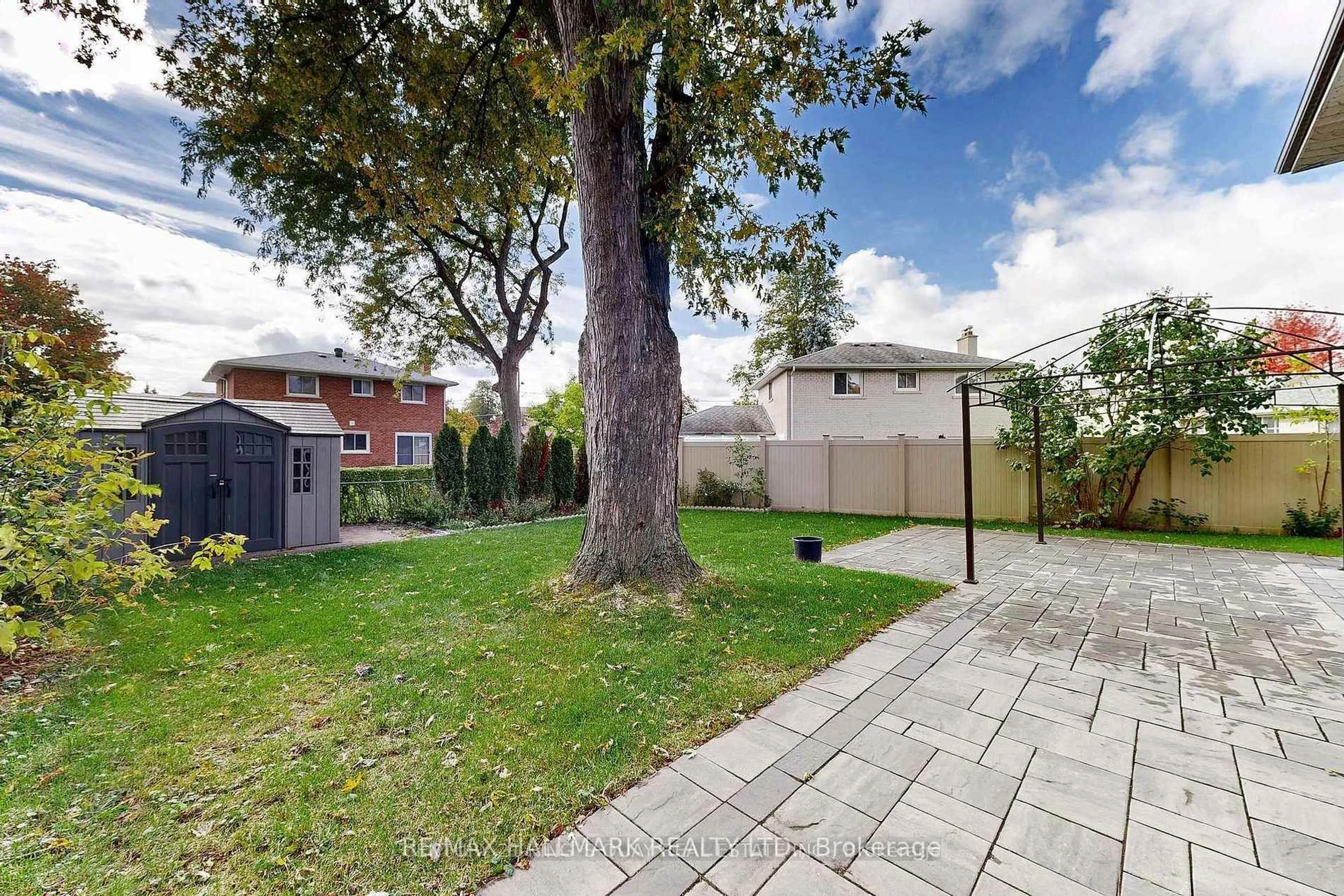 A pic from outside/outdoor area/front of a property/back of a property/a pic from drone, street for 55 Lesgay Cres, Toronto Ontario M2J 2J2