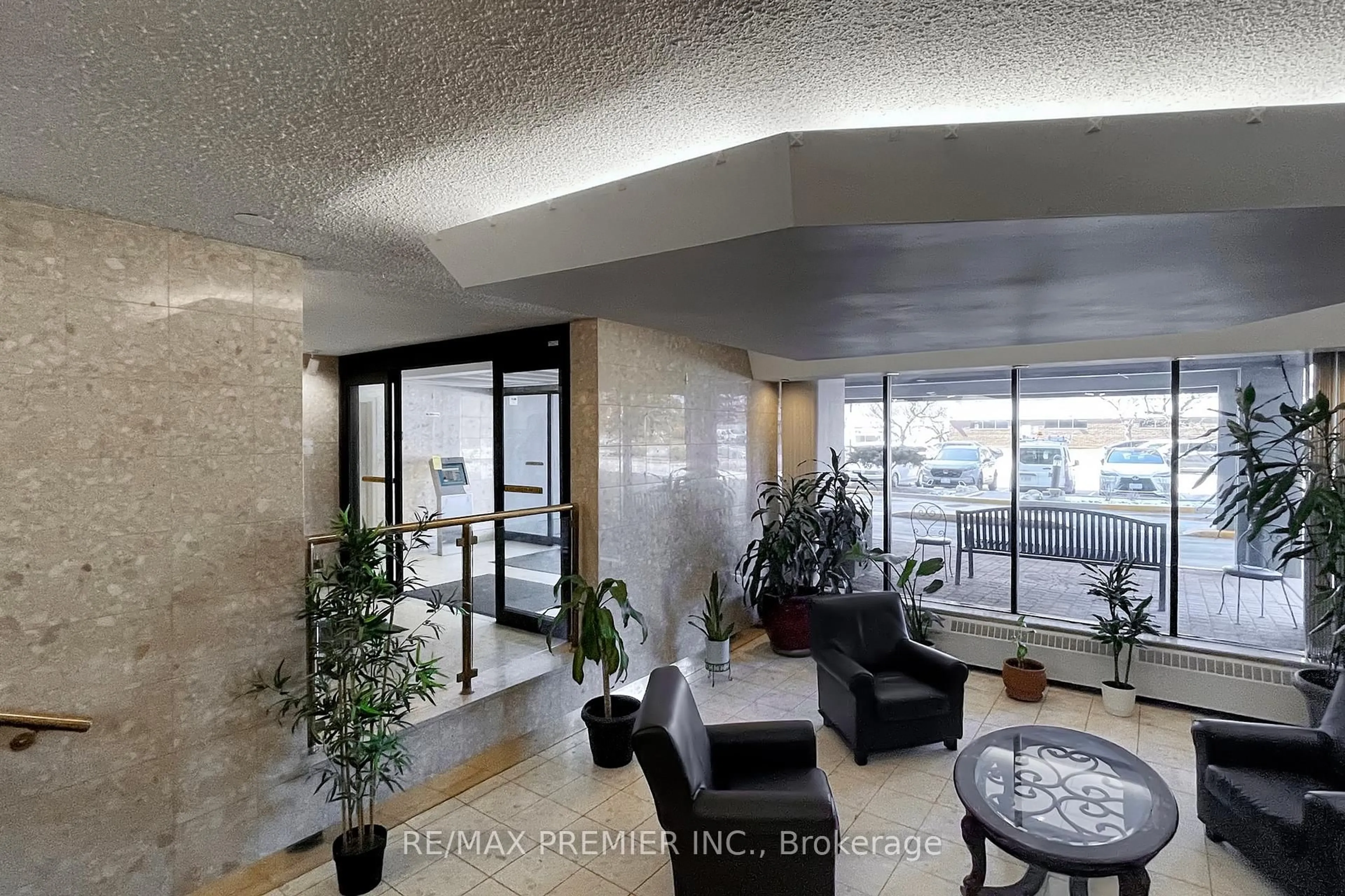 Indoor foyer for 60 Pavane Linkway #1206, Toronto Ontario M3C 1A2