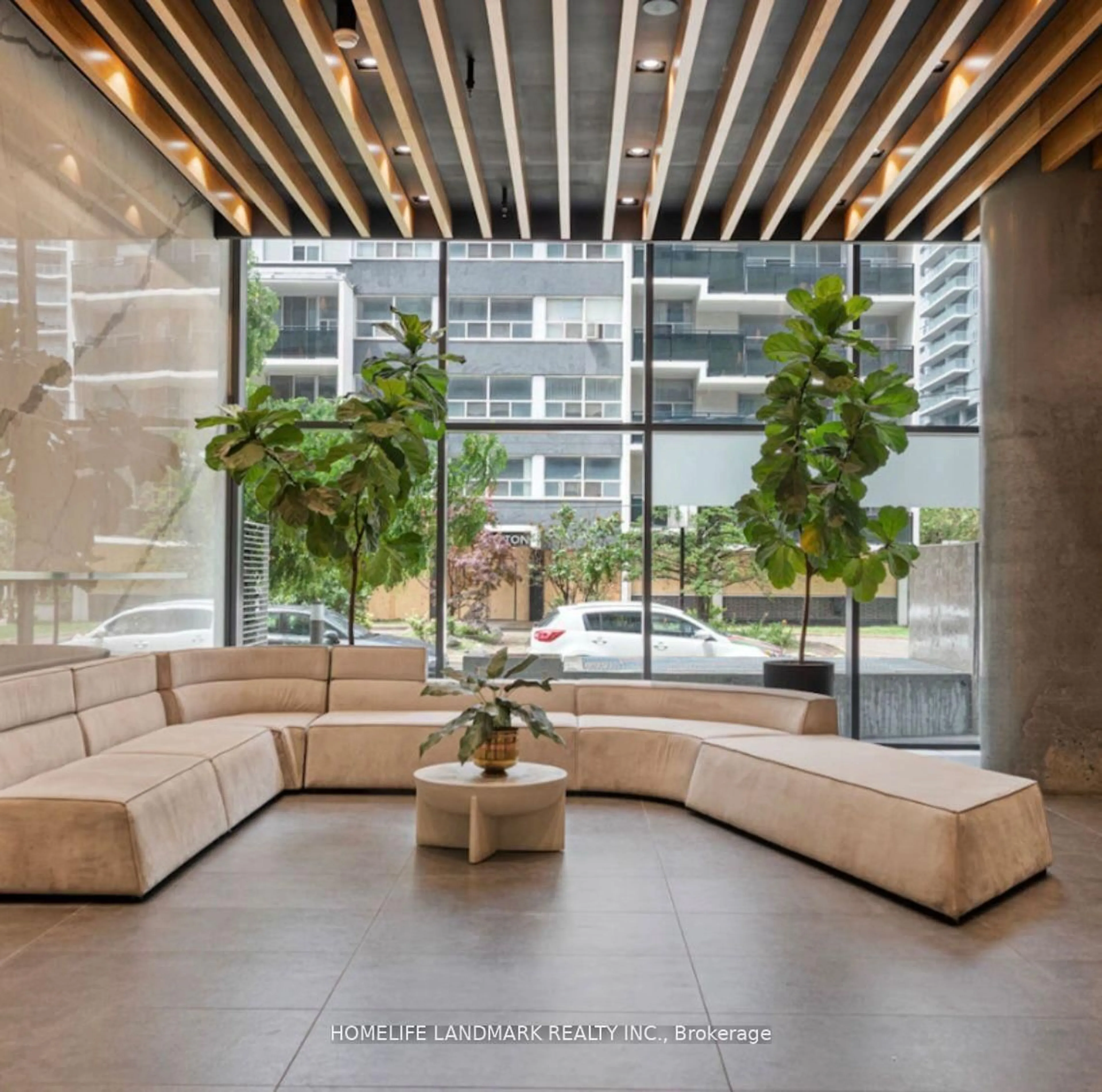 Indoor foyer for 161 Roehampton Ave #2908, Toronto Ontario M4P 0C8