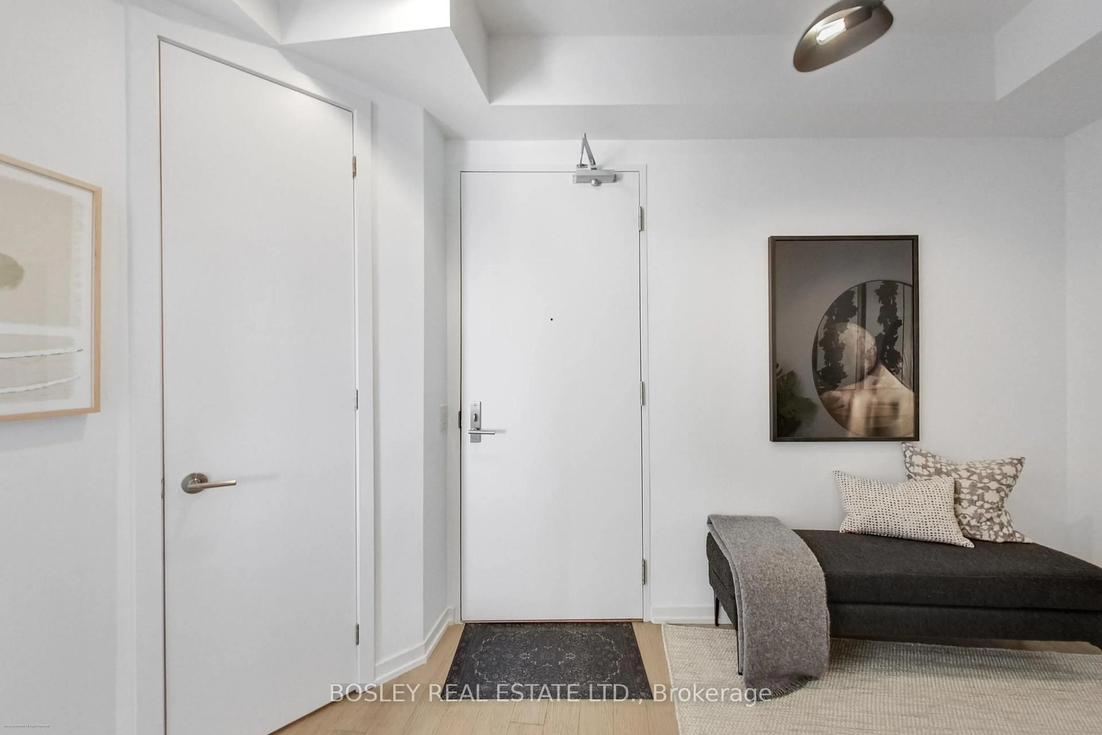 Indoor entryway for 138 St Helen's Ave #Ph9, Toronto Ontario M6H 4A1