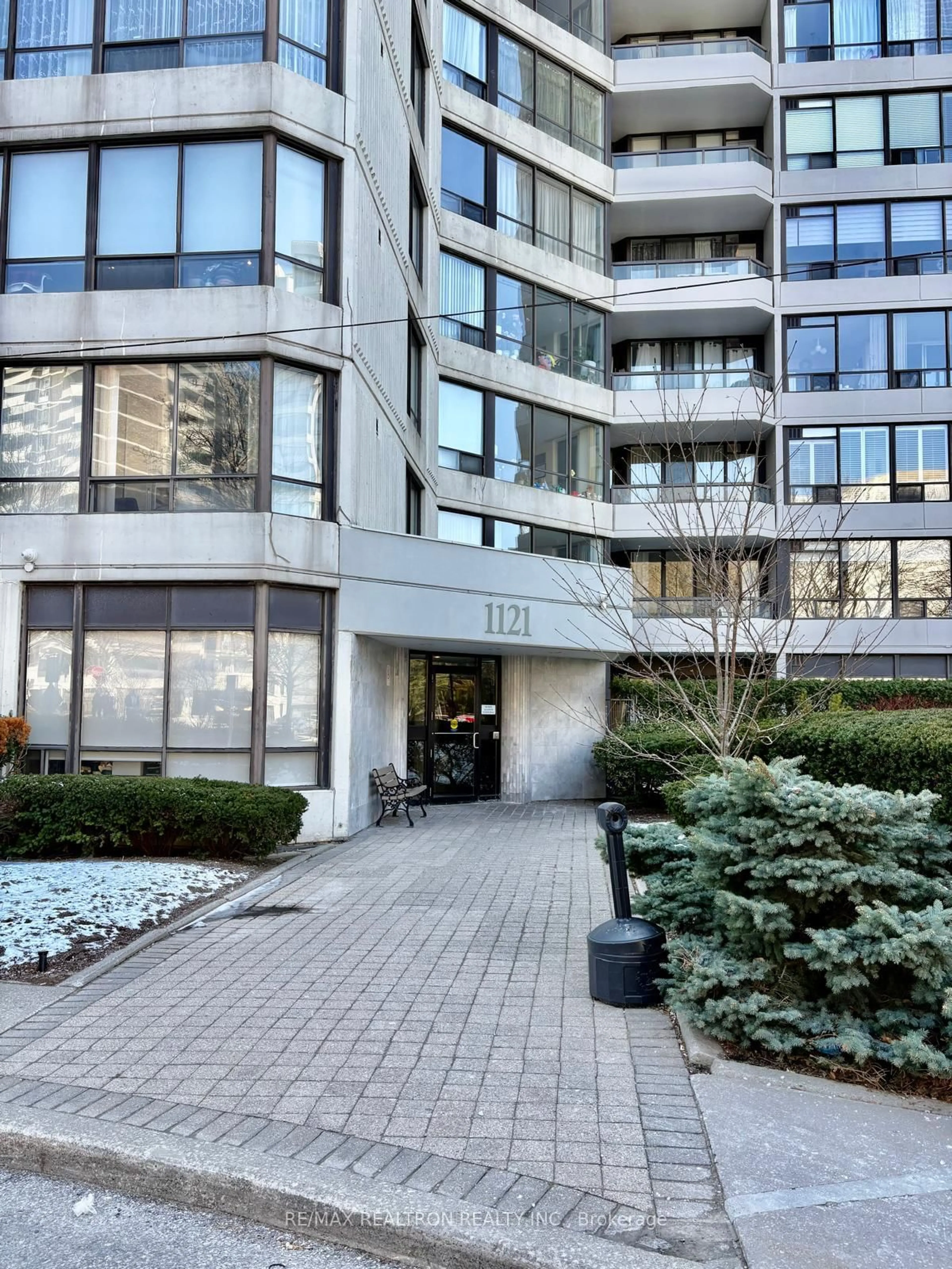 Indoor foyer for 1121 Steeles St #1410, Toronto Ontario M2R 3W7