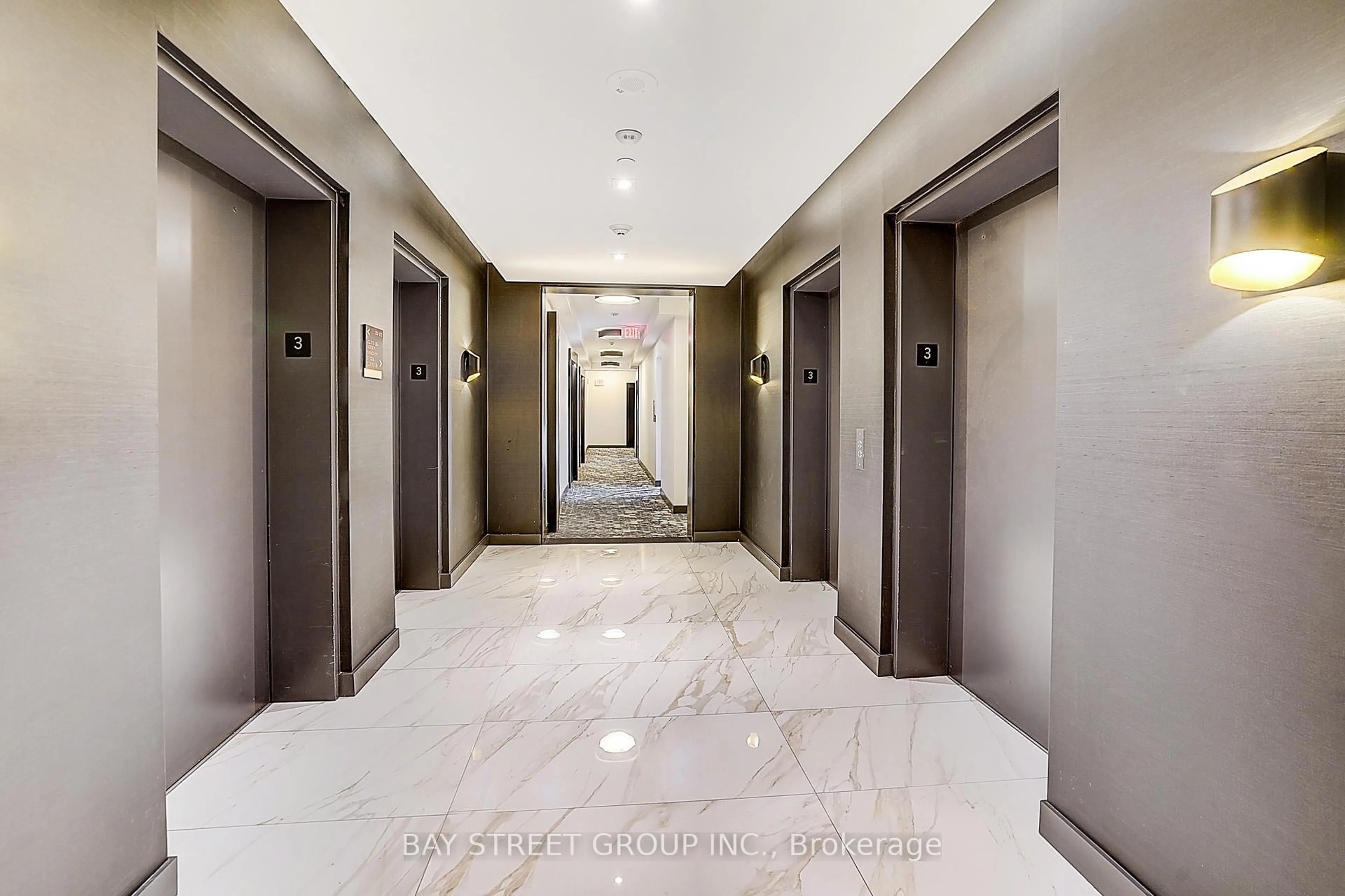 Indoor foyer for 101 Erskine Ave #315, Toronto Ontario M4P 0C5