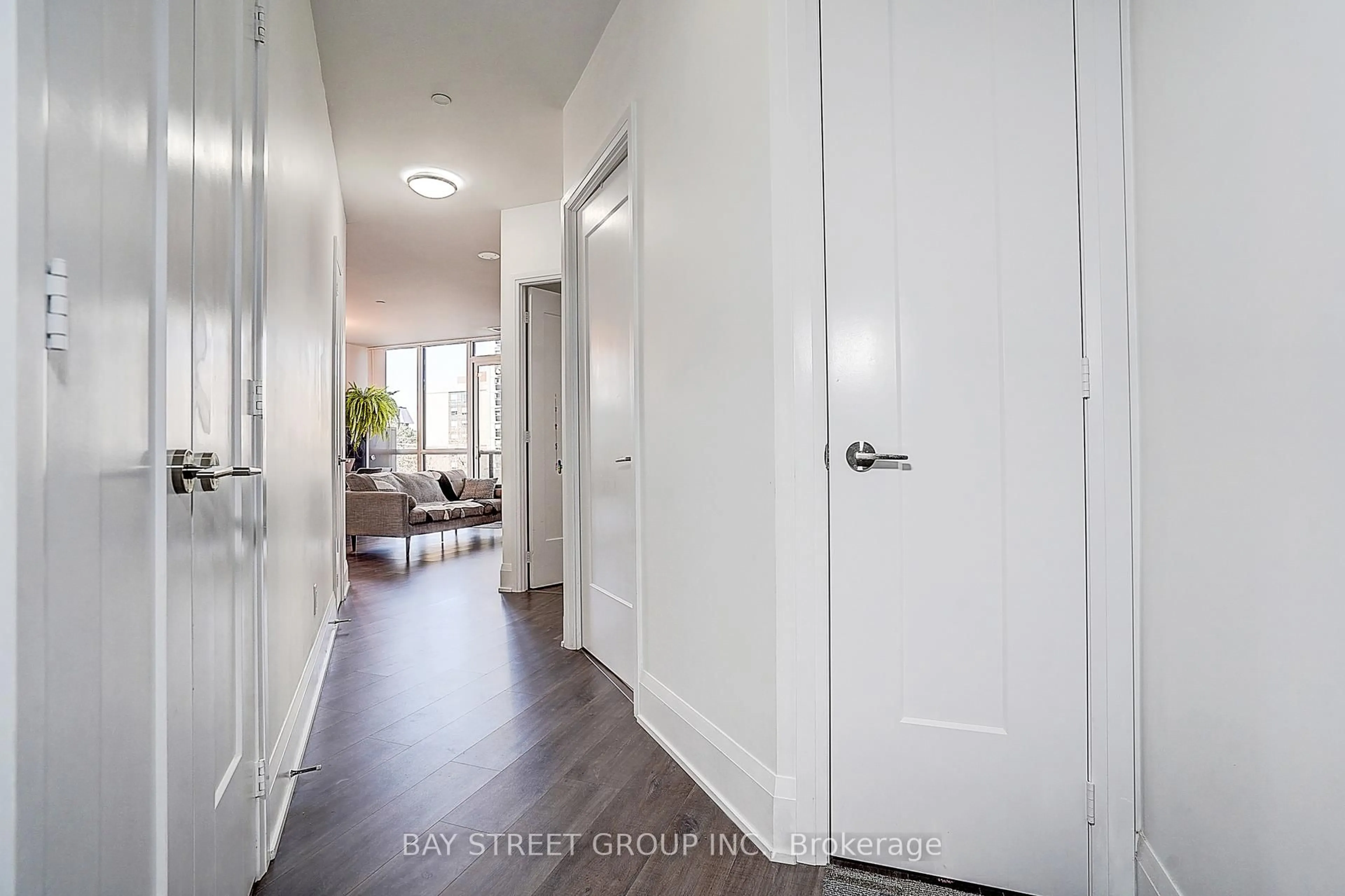 Indoor entryway for 101 Erskine Ave #315, Toronto Ontario M4P 0C5