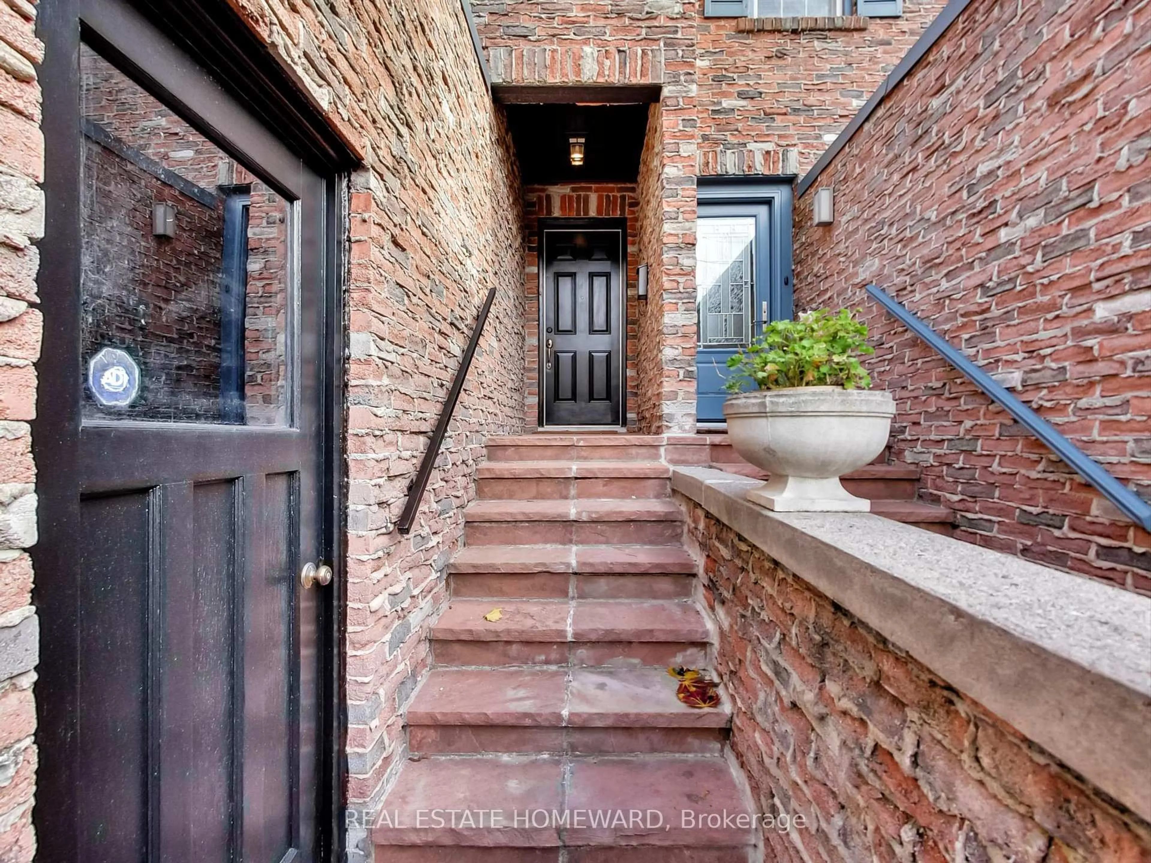 Home with brick exterior material, street for 183 Madison Ave, Toronto Ontario M5R 2S6