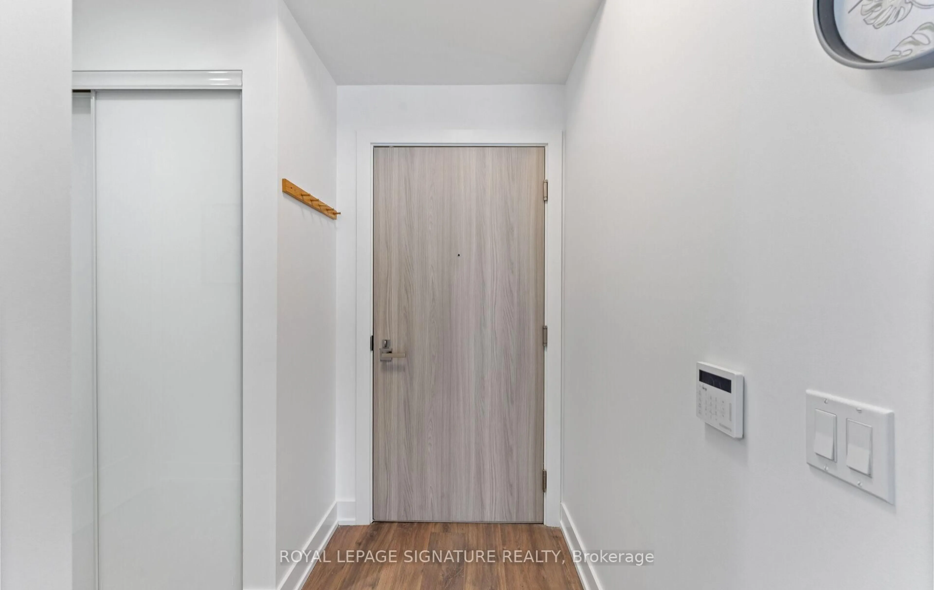 Indoor entryway for 80 Vanauley St #213, Toronto Ontario M5T 0C9